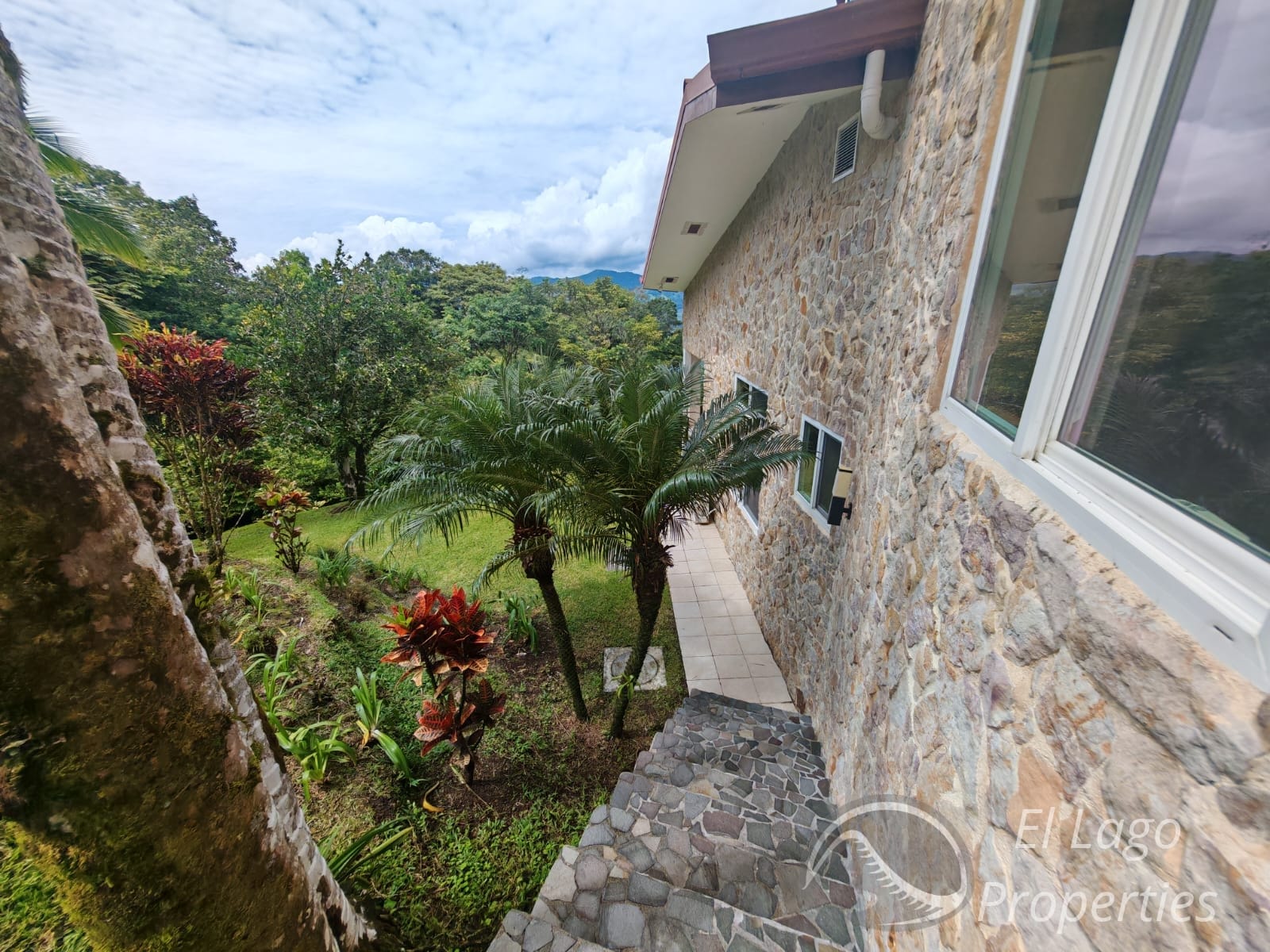 Luxurious Home 4 BD 4 BA With Amazing Lake Views In Nuevo Arenal  photo 41