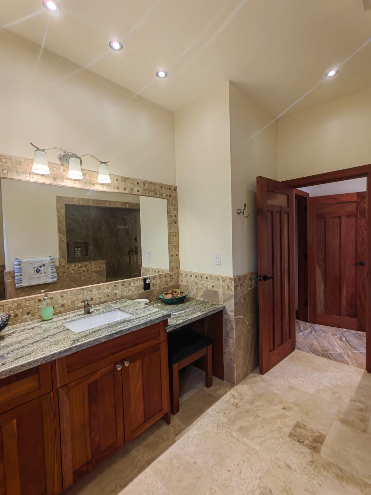 Luxury, Lake & Volcano View, 2BD/3BA Home in Gated Commuinty+1BD/1BA Apt photo 20