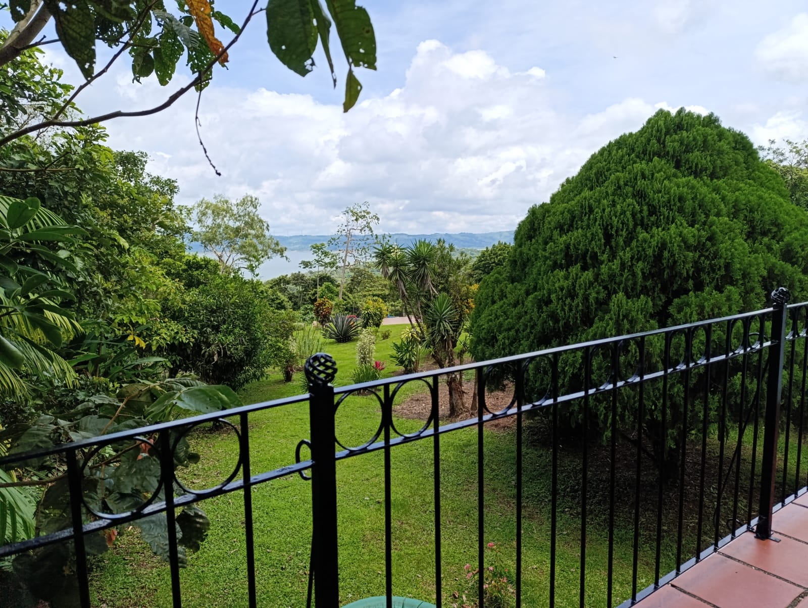 Beautiful 3 BD 2 BA Home in a 8 Acre Lot with Pool and Lake View photo 22