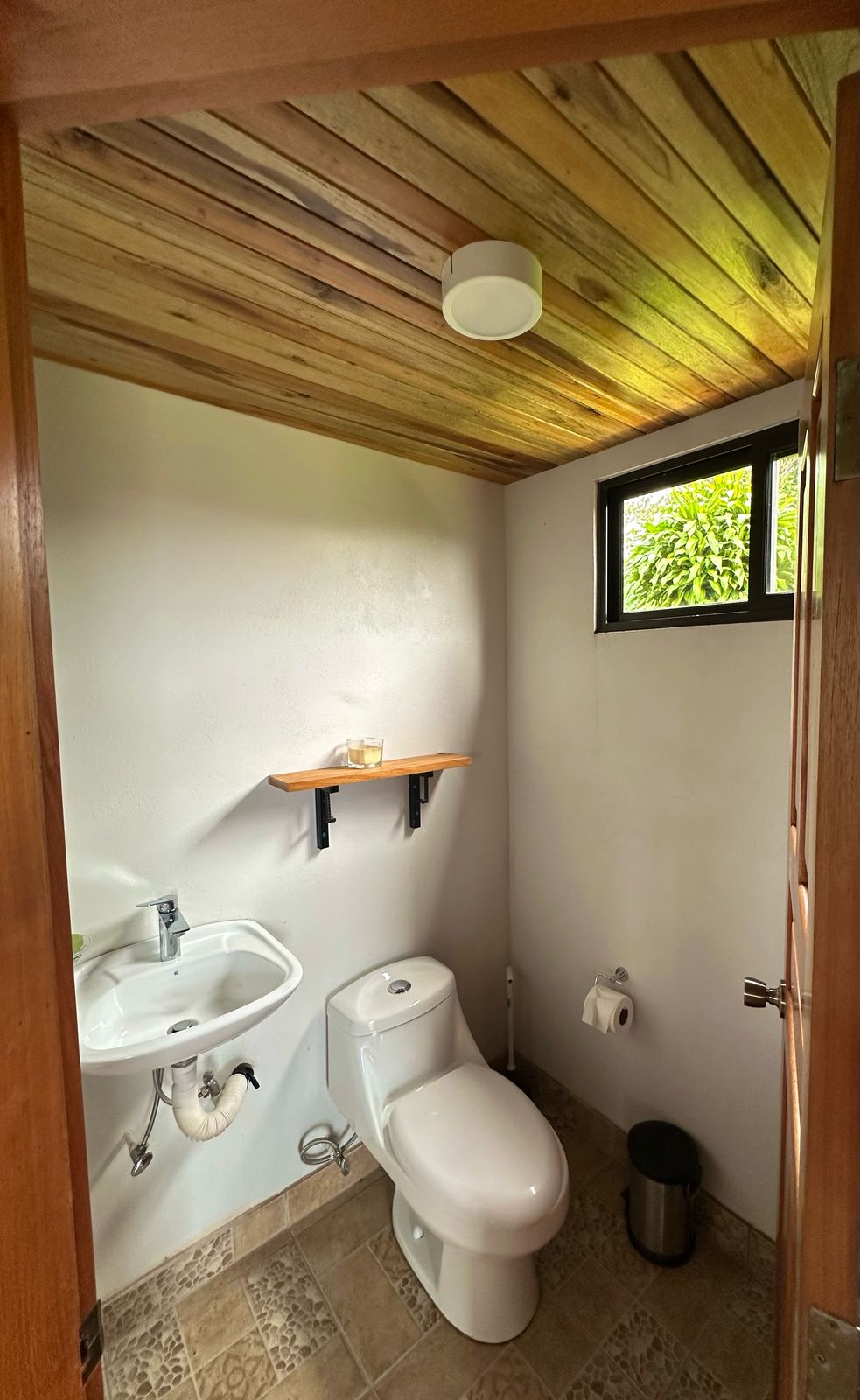 Newly 1 Bedroom 2 Bathroom Home with Lake and Volcano View  photo 13