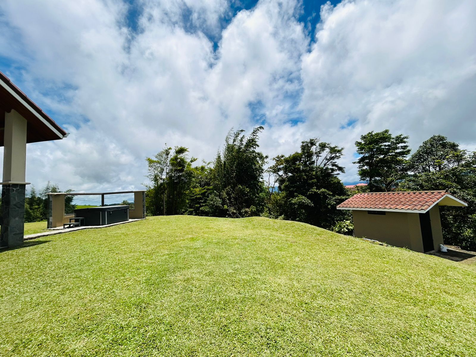 Furnished Loft Home with Jacuzzi and Panoramic Lake & Volcano Views photo 19