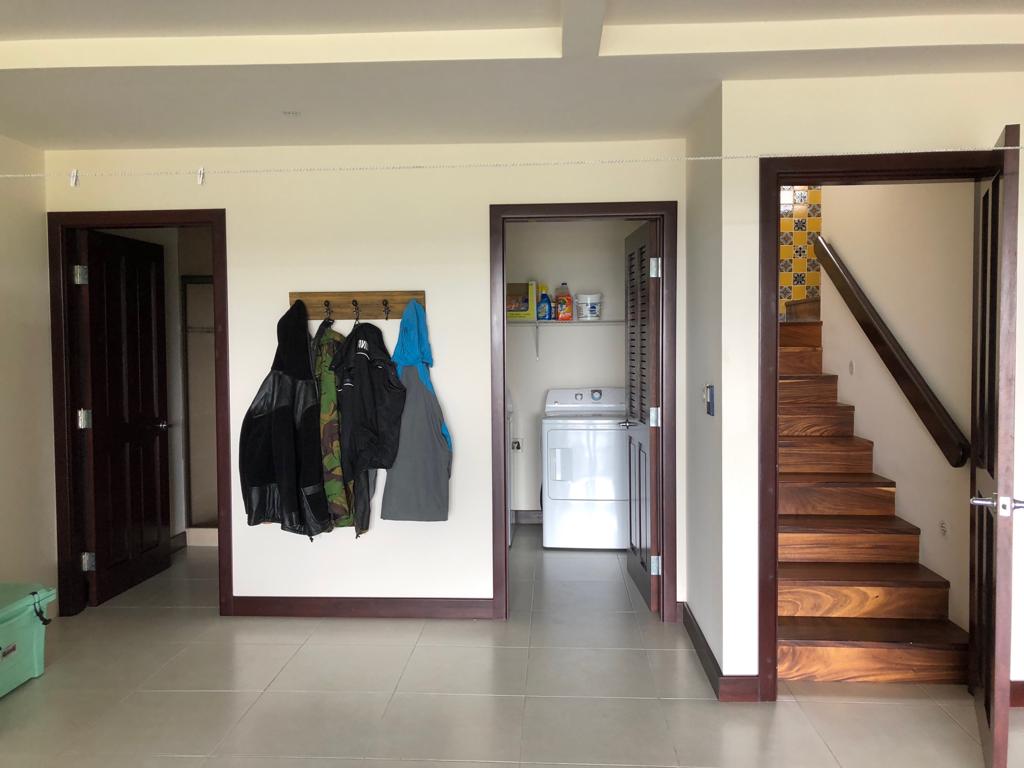 Stunning 374 m² 3BD 3BA Home with Expansive Lake and Volcano Views photo 16