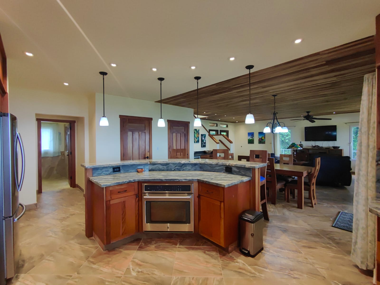 Luxury, Lake & Volcano View, 2BD/3BA Home in Gated Commuinty+1BD/1BA Apt photo 8