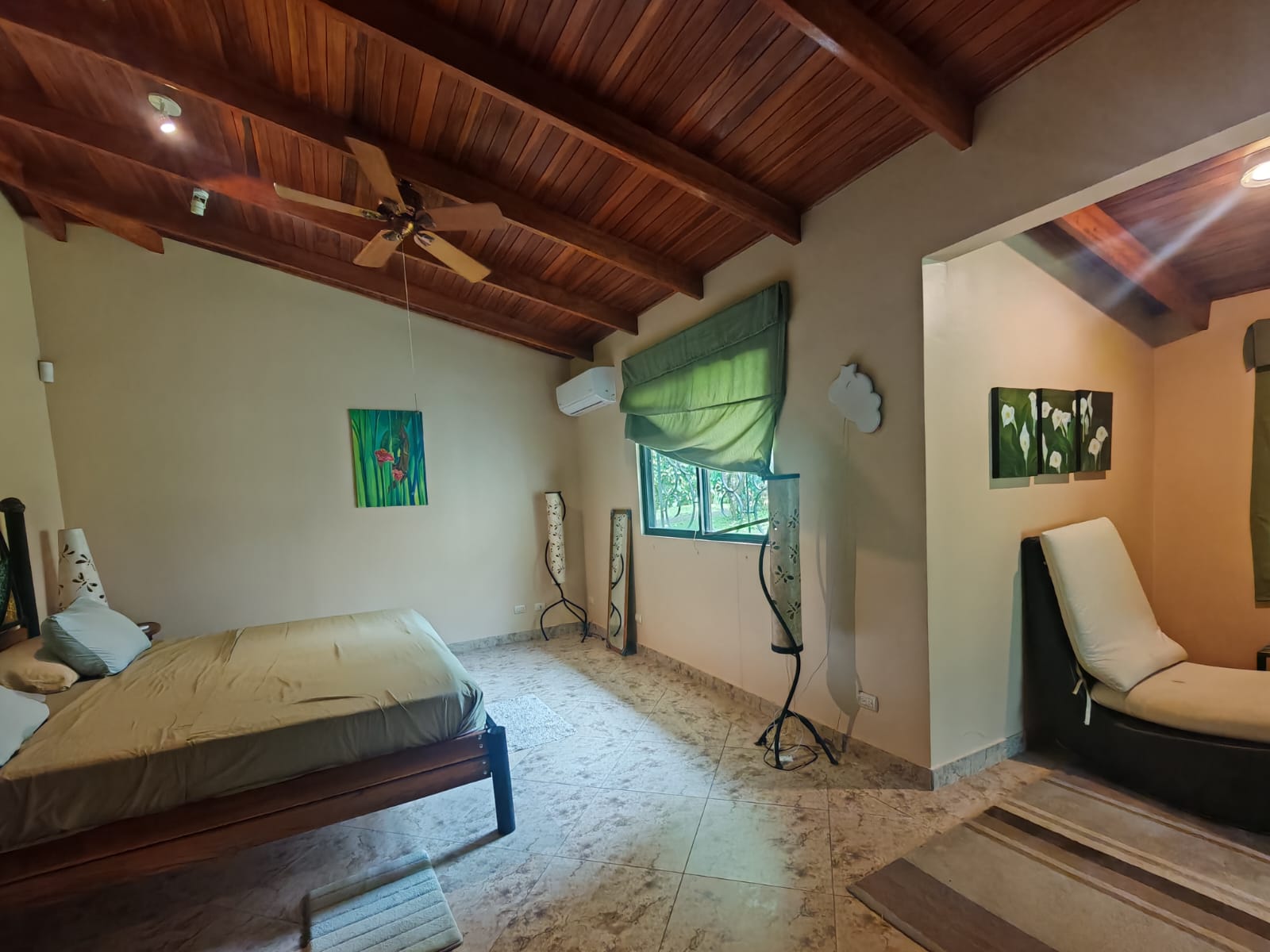 Beautiful 3 BD 2 BA Home in a 8 Acre Lot with Pool and Lake View photo 13