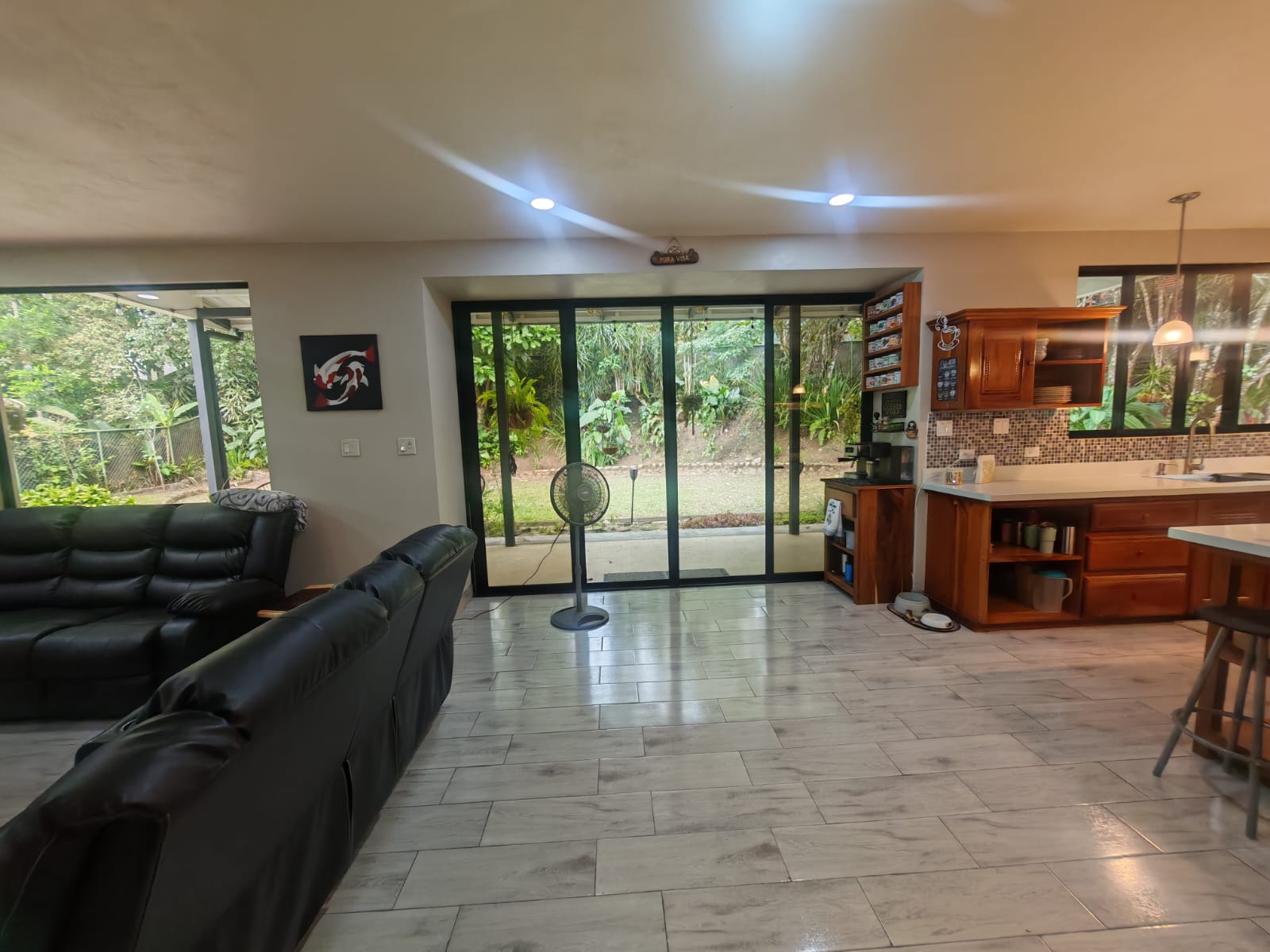 Spacious & Stylish Home 3BD 2BA + Apartment, Fully Furnished In Tronadora photo 10