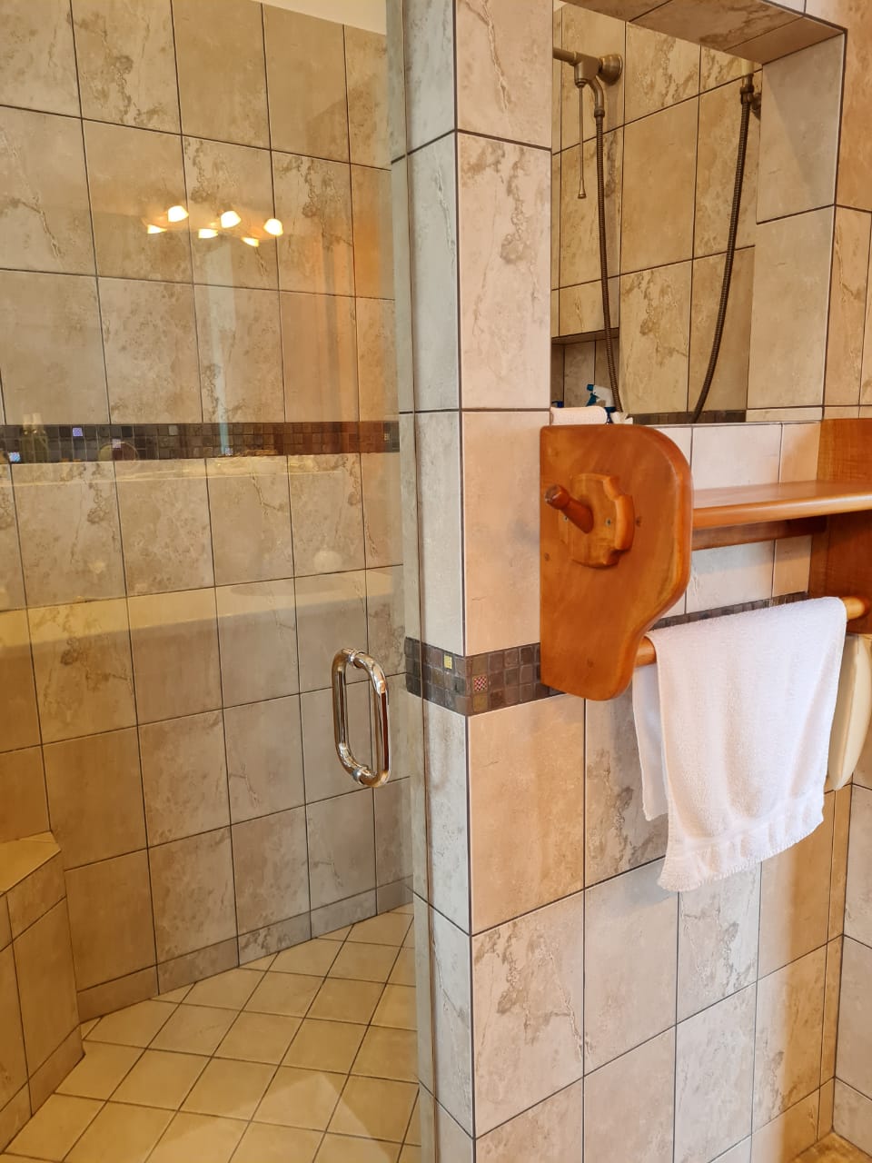 Villa Corazón: Luxury 4BD, 3.5BA Home + 3BD, 3.5BA GuestHouse w/ LAKE ACCESS photo 23