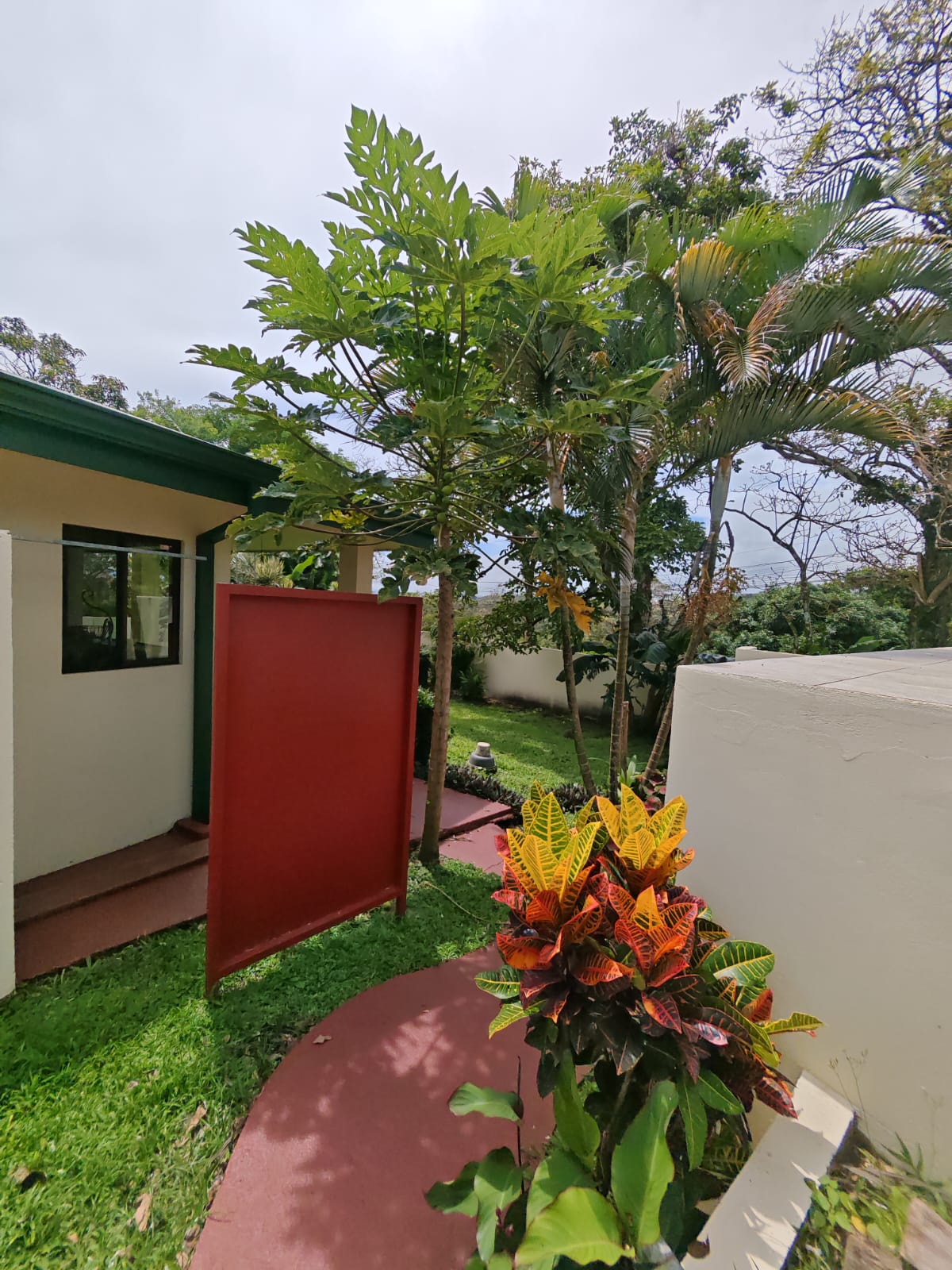 Charming 2BR Home + 1BR Casita on 1,000 m² Lot with Volcano & Lake Views photo 33