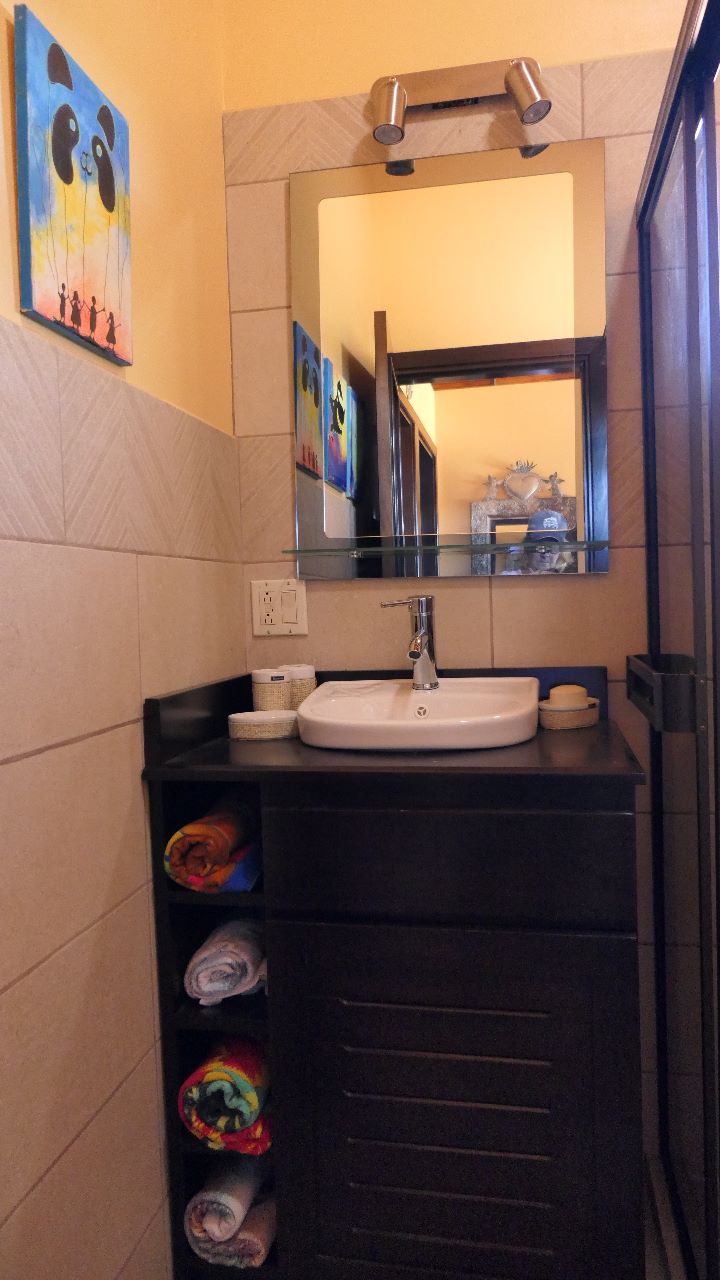 A new beautiful 2 BD/2 BA lake, volcano & rain forest view Casita  photo 17