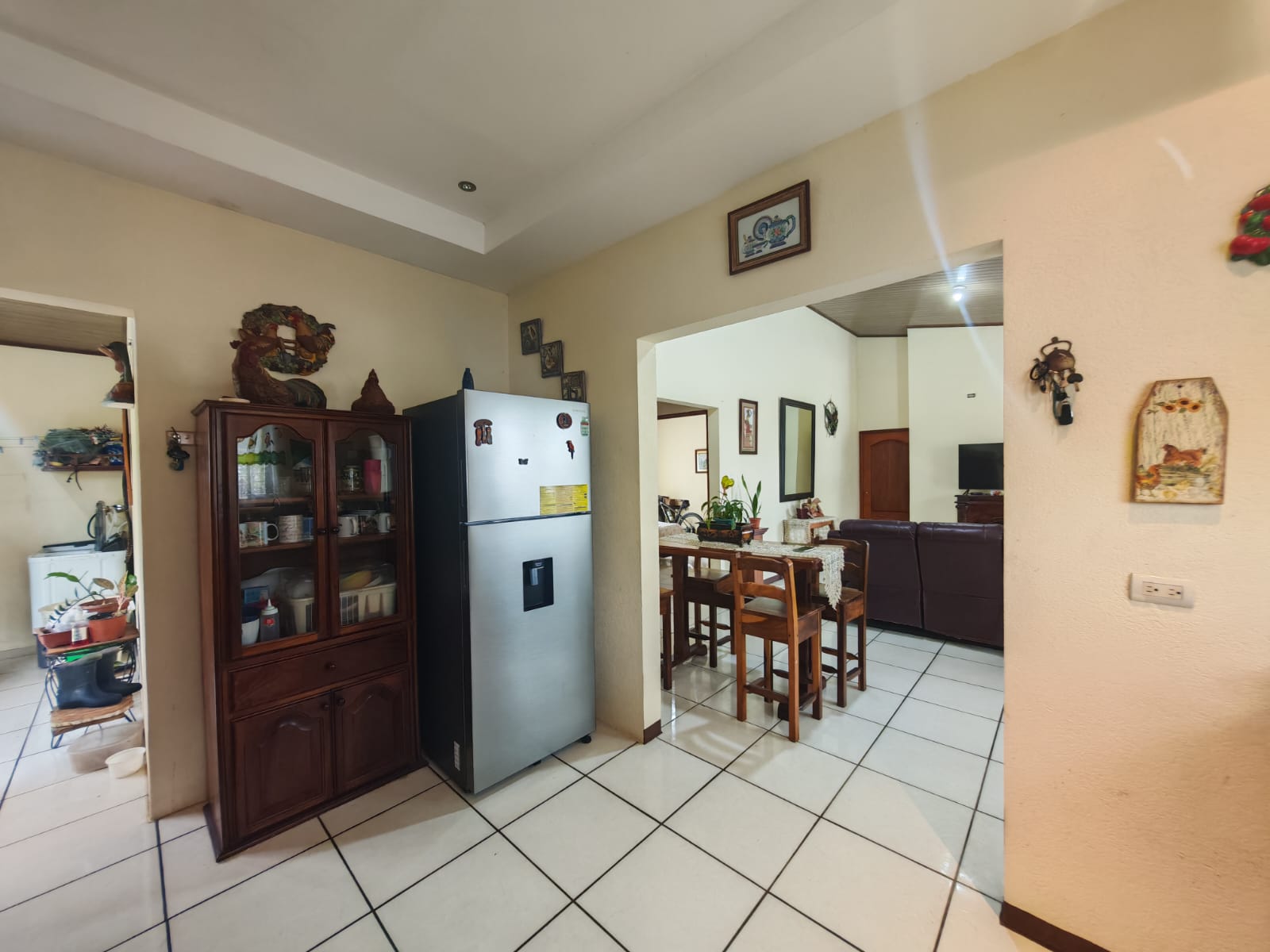 Beautiful 3-bedroom, 2-bathroom Home on a Sprawling 26,313 m² (6.5 Acres) lot  photo 9