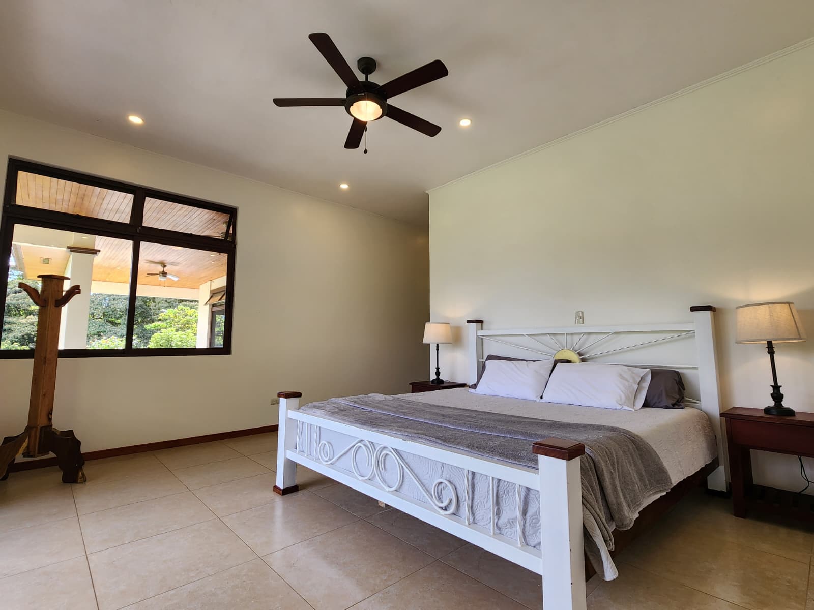 Beautiful Furnished Home 2BD 2.5 BA w/ Lake View in Nuevo Arenal photo 17