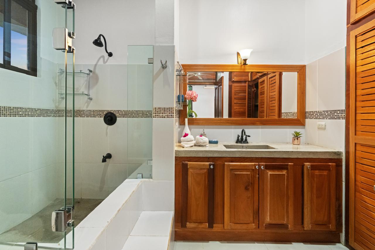 Luxury 19-Bedroom Property with Pools, Gardens & Stunning Ocean Views  photo 36