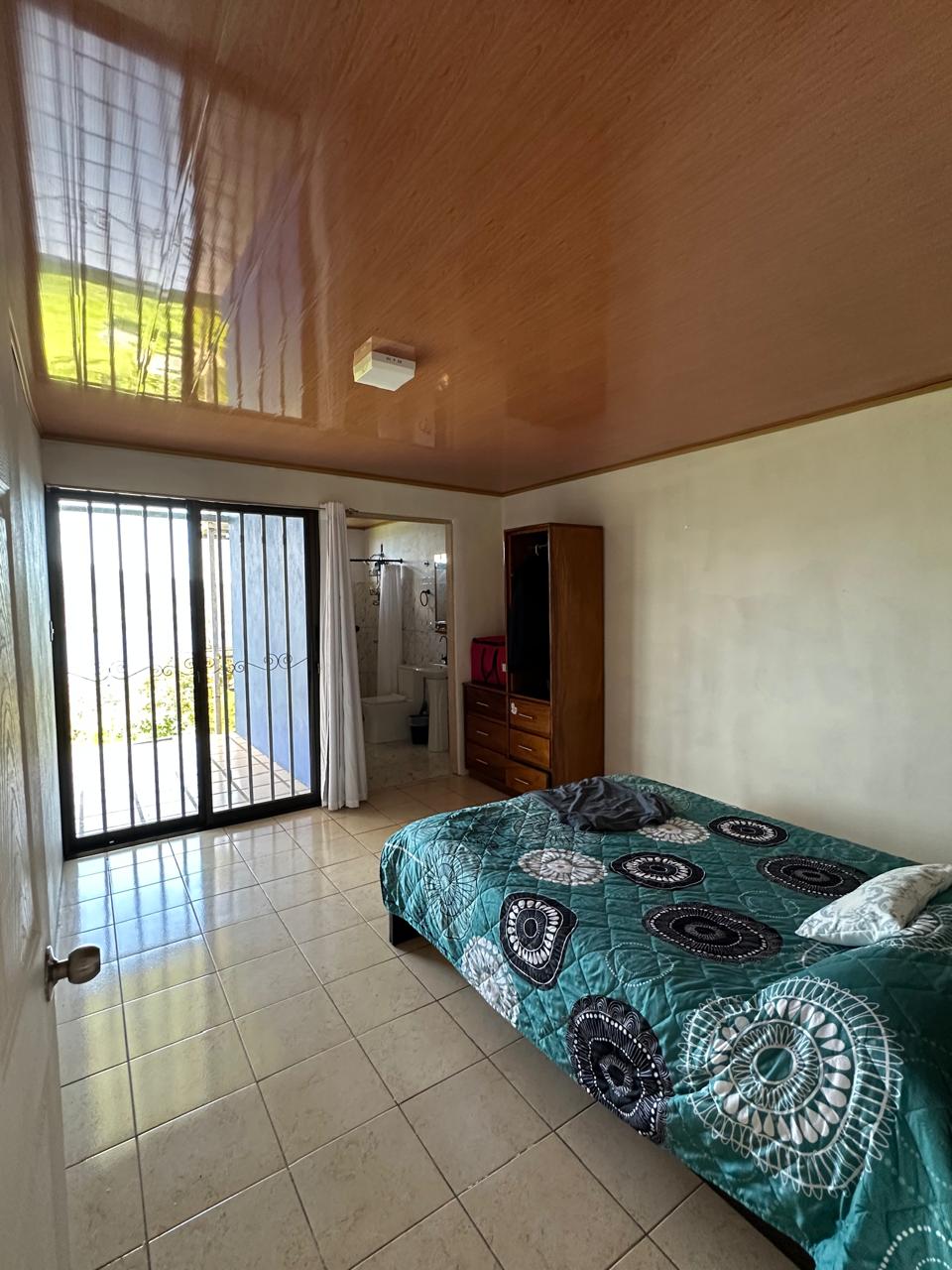 Lovely 3-Bedroom 2 Bathroom Home with Panoramic Lake & Mountain Views  photo 10