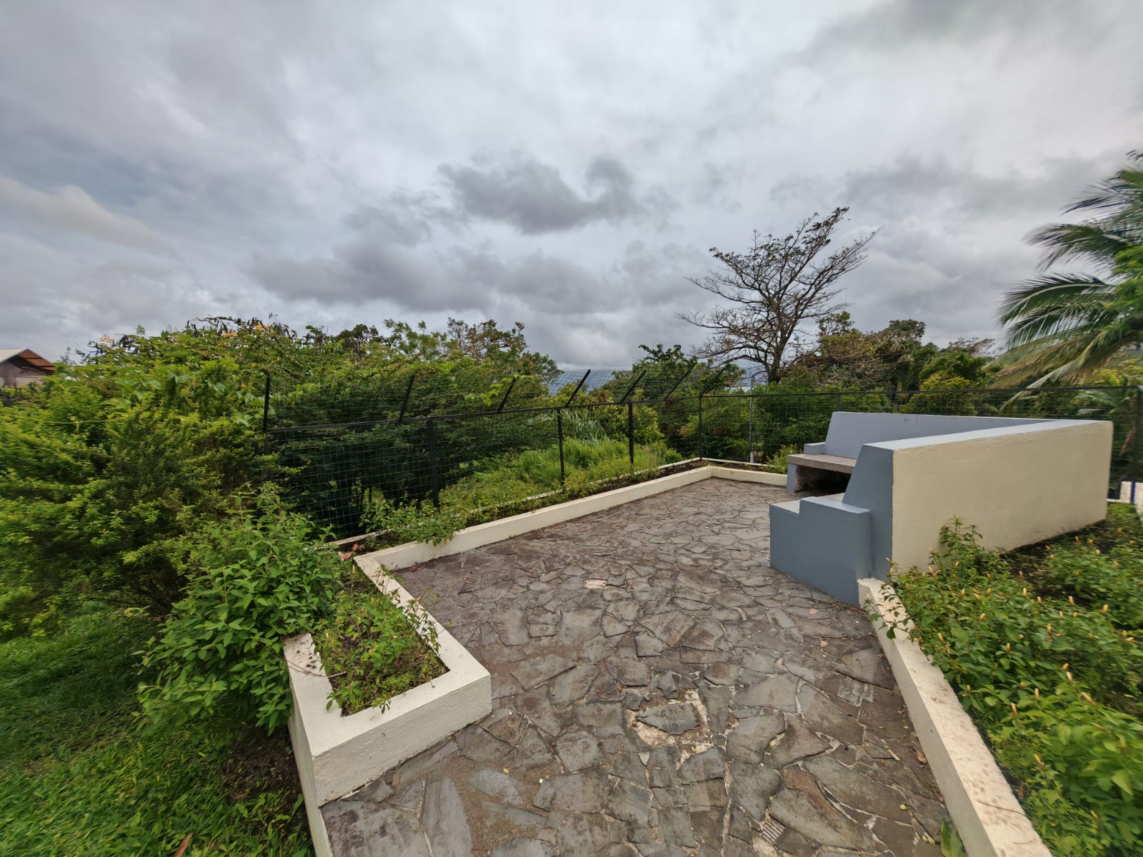 Charming 2BR Home + 1BR Casita on 1,000 m² Lot with Volcano & Lake Views photo 25