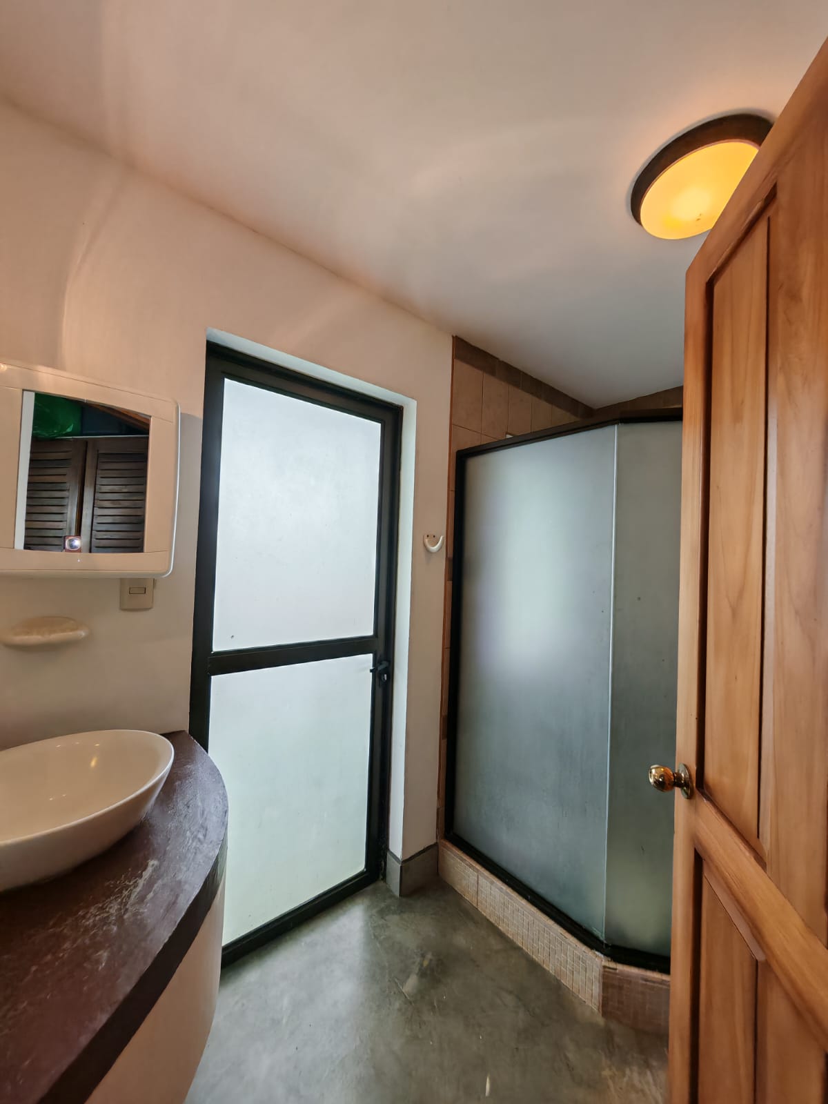 Charming 2BR Home + 1BR Casita on 1,000 m² Lot with Volcano & Lake Views photo 20