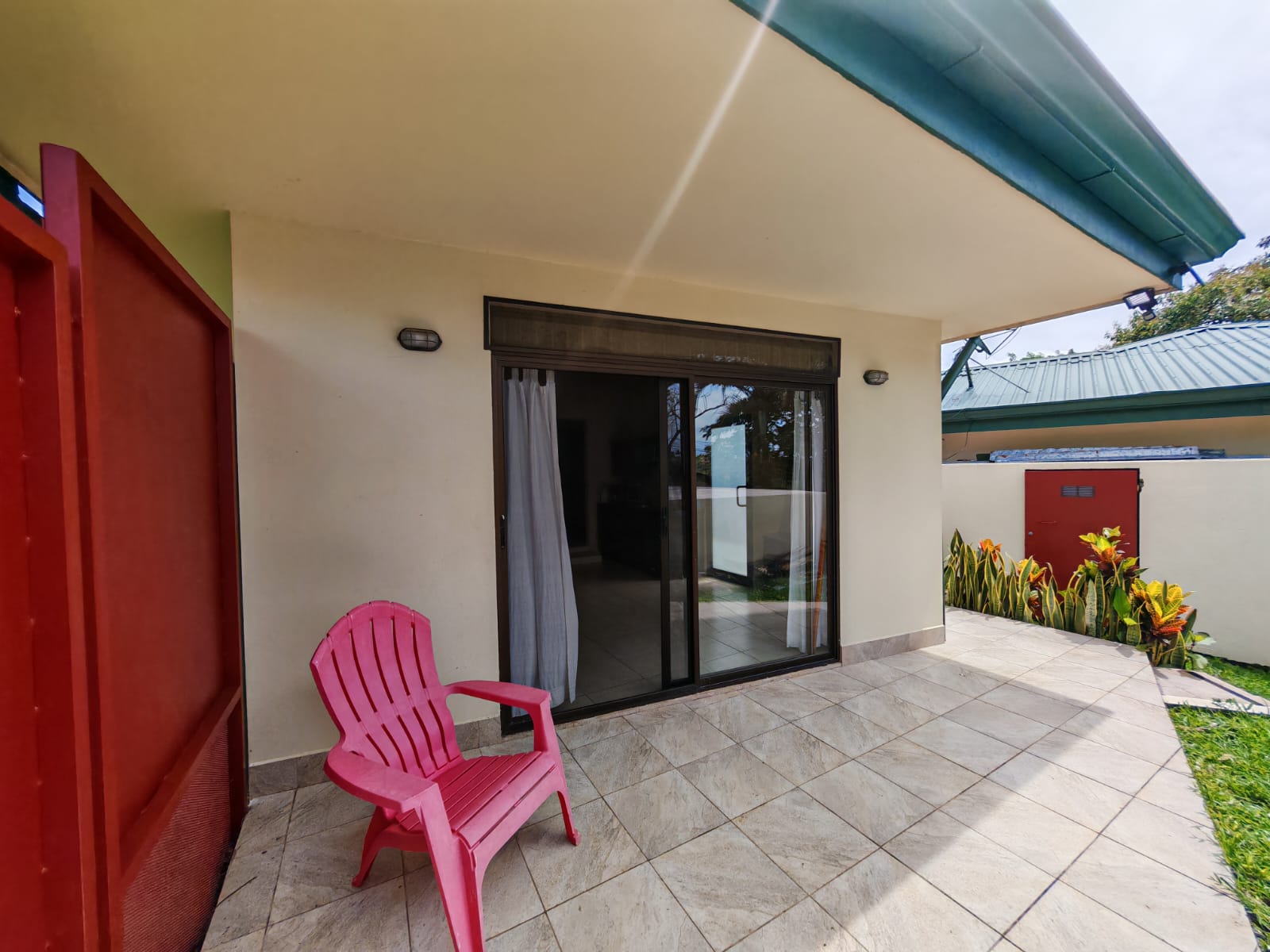 Charming 2BR Home + 1BR Casita on 1,000 m² Lot with Volcano & Lake Views photo 38