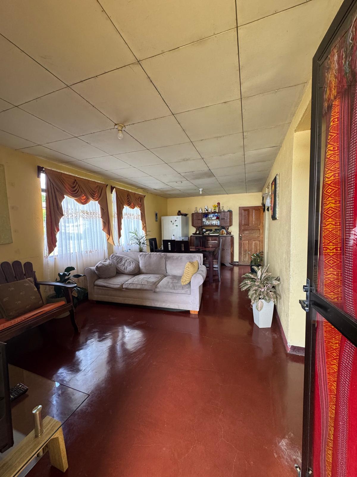 Spacious Home with Lake View and Guest Apartment in Nuevo Arenal photo 7