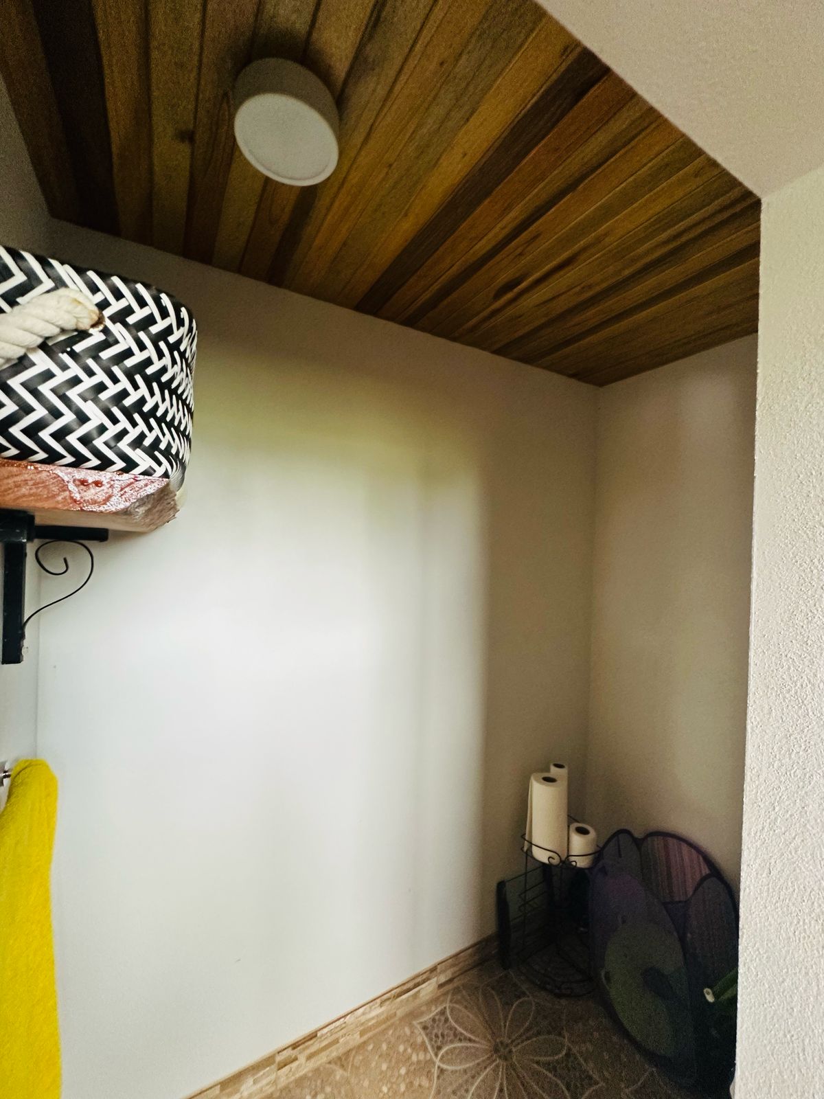 Newly 1 Bedroom 2 Bathroom Home with Lake and Volcano View  photo 12