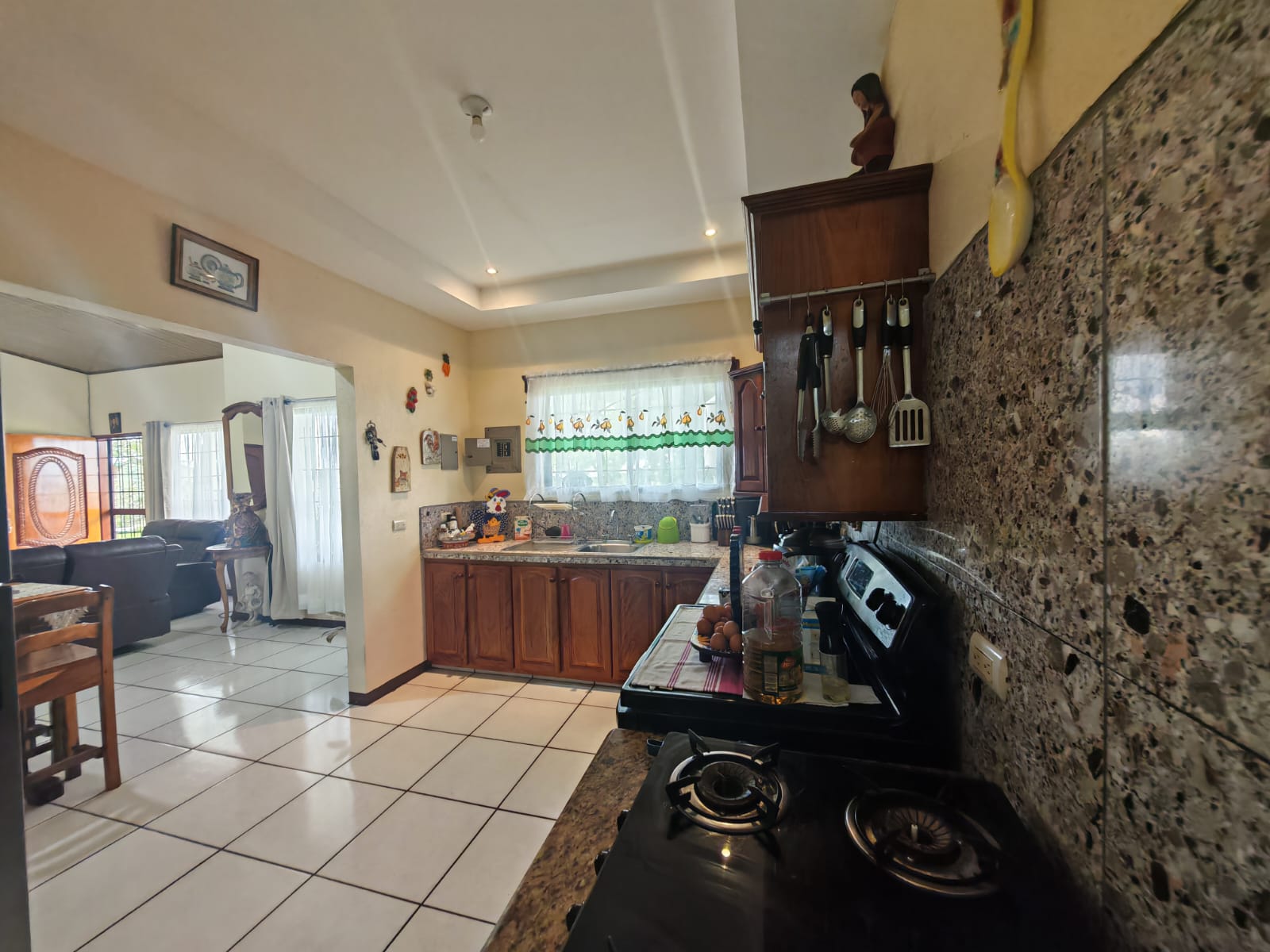 Beautiful 3-bedroom, 2-bathroom Home on a Sprawling 26,313 m² (6.5 Acres) lot  photo 8