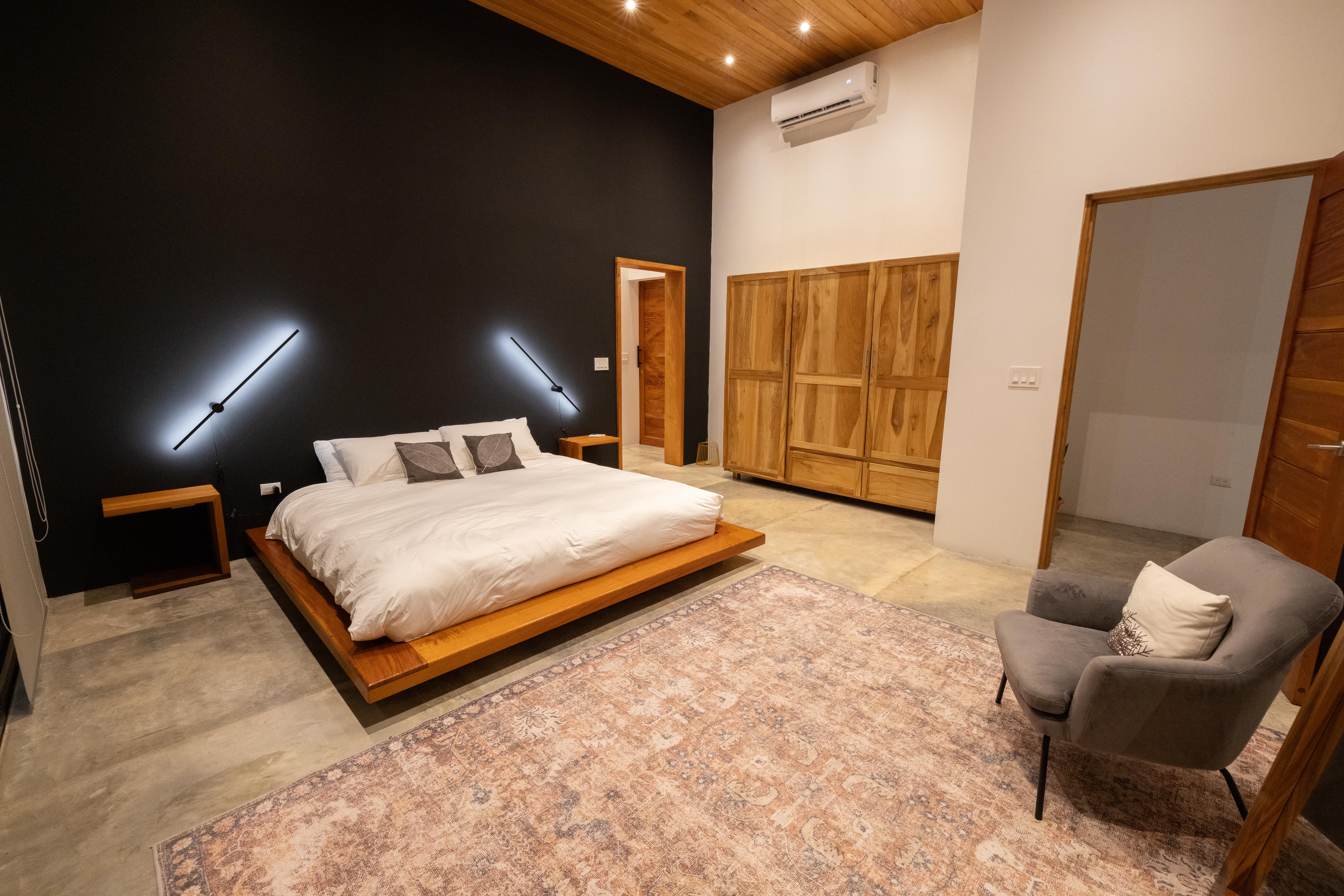 Luxury Home with 4 Bedrooms and Breathtaking Lake & Mountain Views photo 12