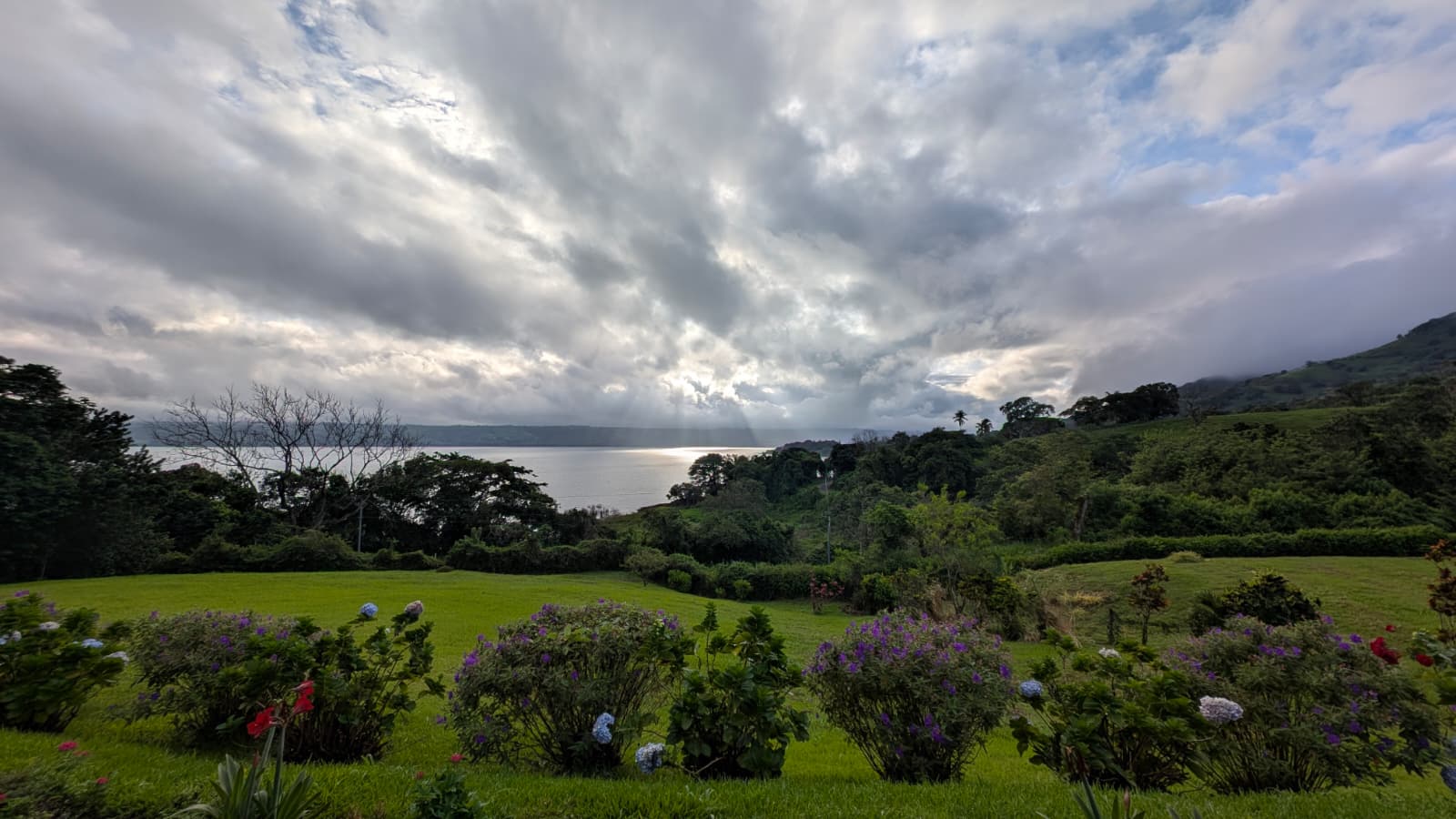 Beautiful Lake & Volcano View Home in Gated Community – Fully Furnished  photo 29