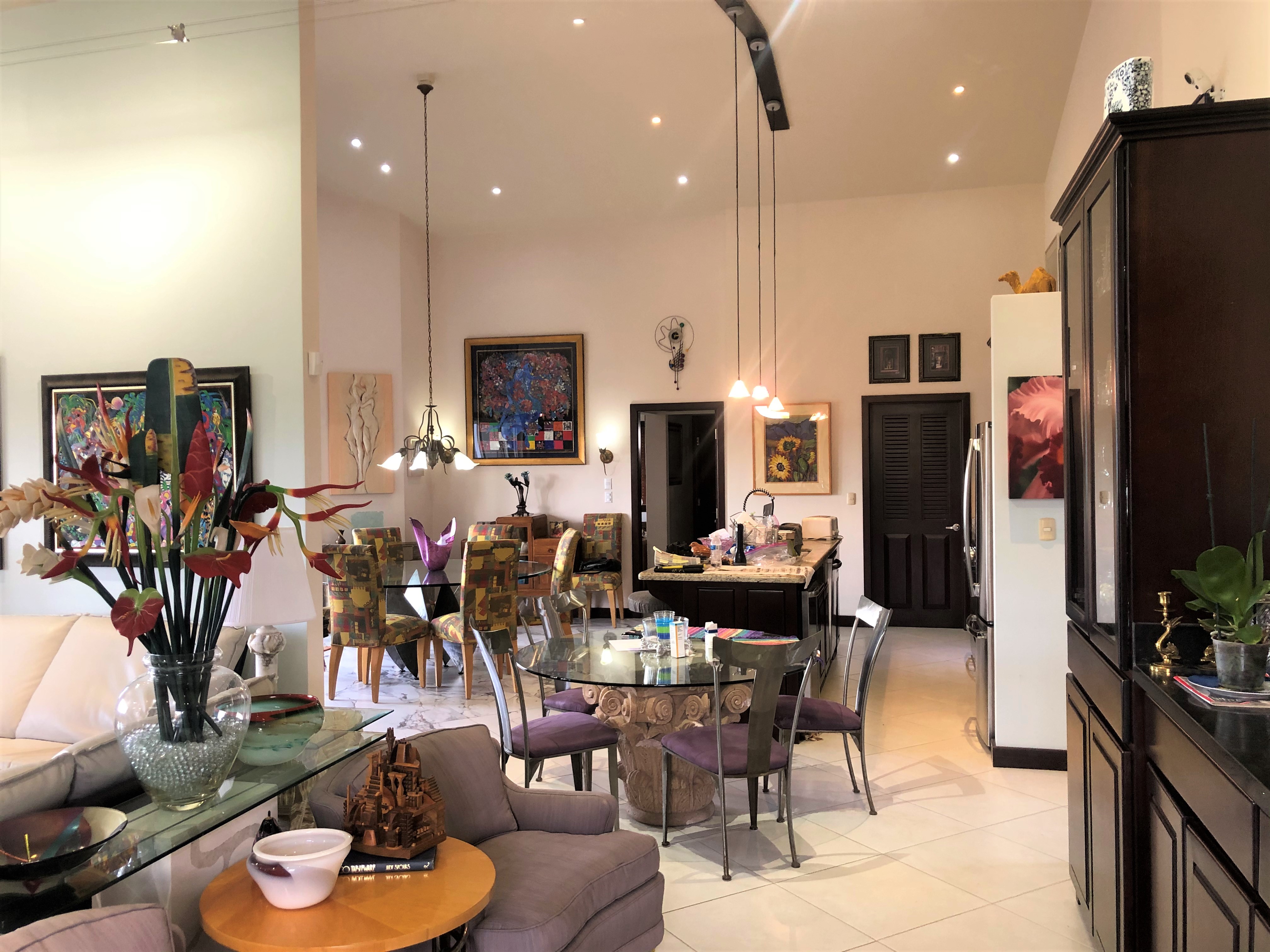 Stunning 374 m² 3BD 3BA Home with Expansive Lake and Volcano Views photo 13