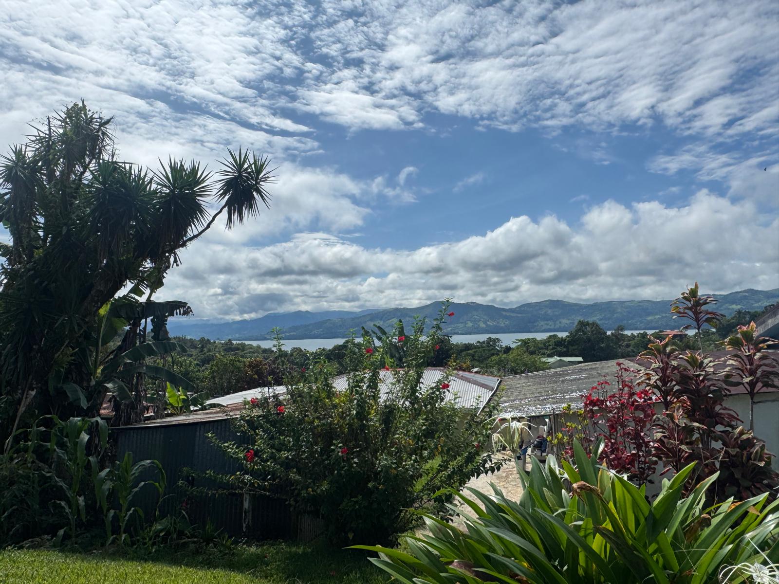 Spacious Home with Lake View and Guest Apartment in Nuevo Arenal photo 16