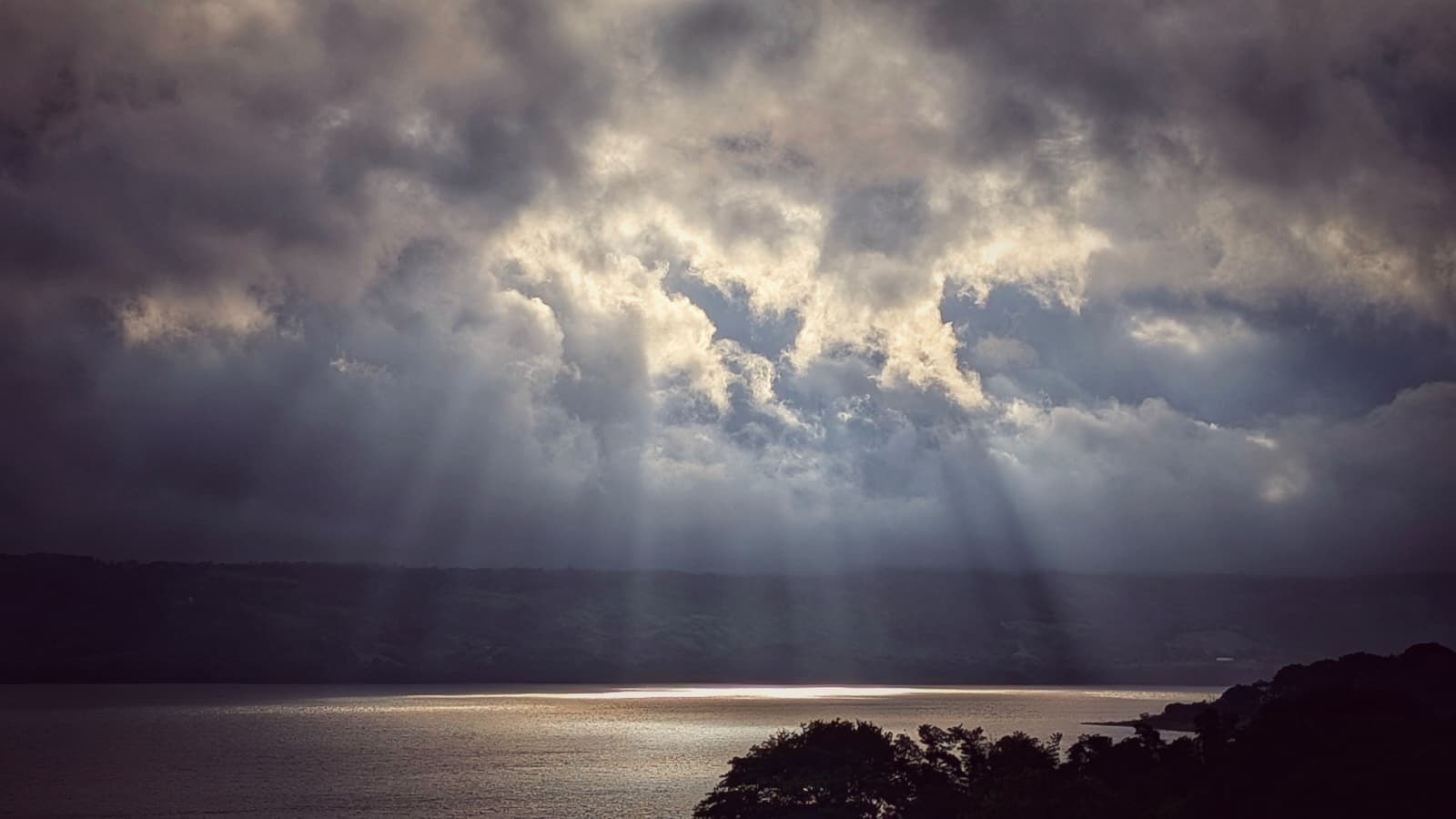 Beautiful Lake & Volcano View Home in Gated Community – Fully Furnished  photo 33