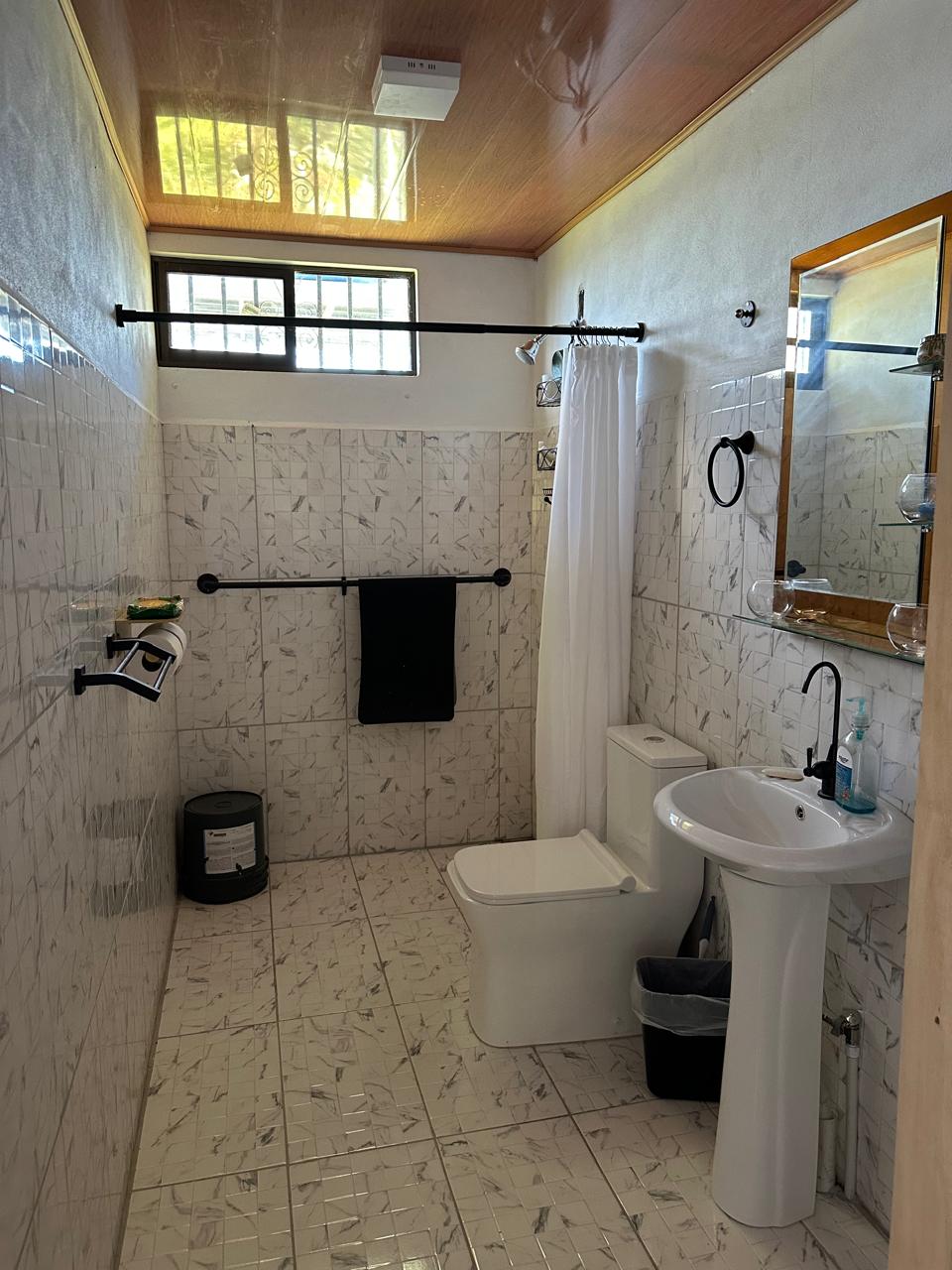 Lovely 3-Bedroom 2 Bathroom Home with Panoramic Lake & Mountain Views  photo 11