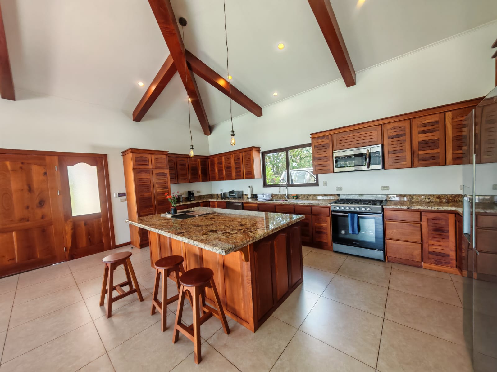 Beautiful Furnished Home 2BD 2.5 BA w/ Lake View in Nuevo Arenal photo 12