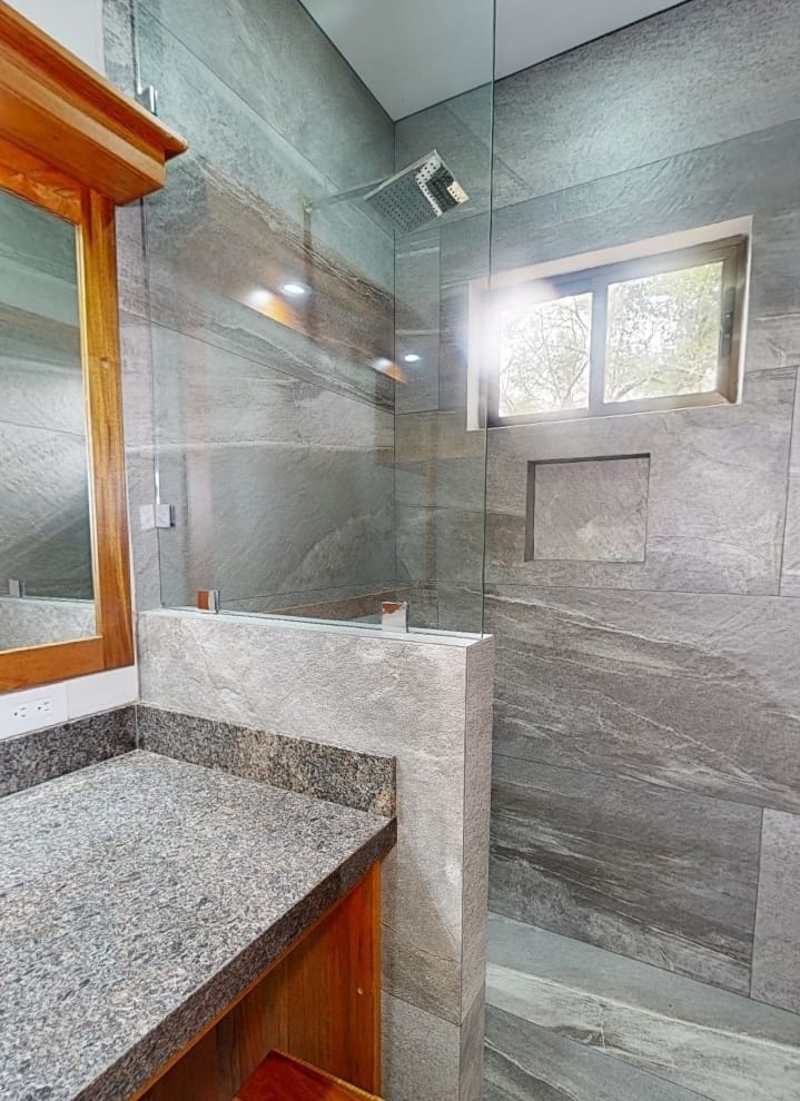 Charming Home 2BD 2BA in a Quiet Neighborhood Near Lake Arenal Park photo 10