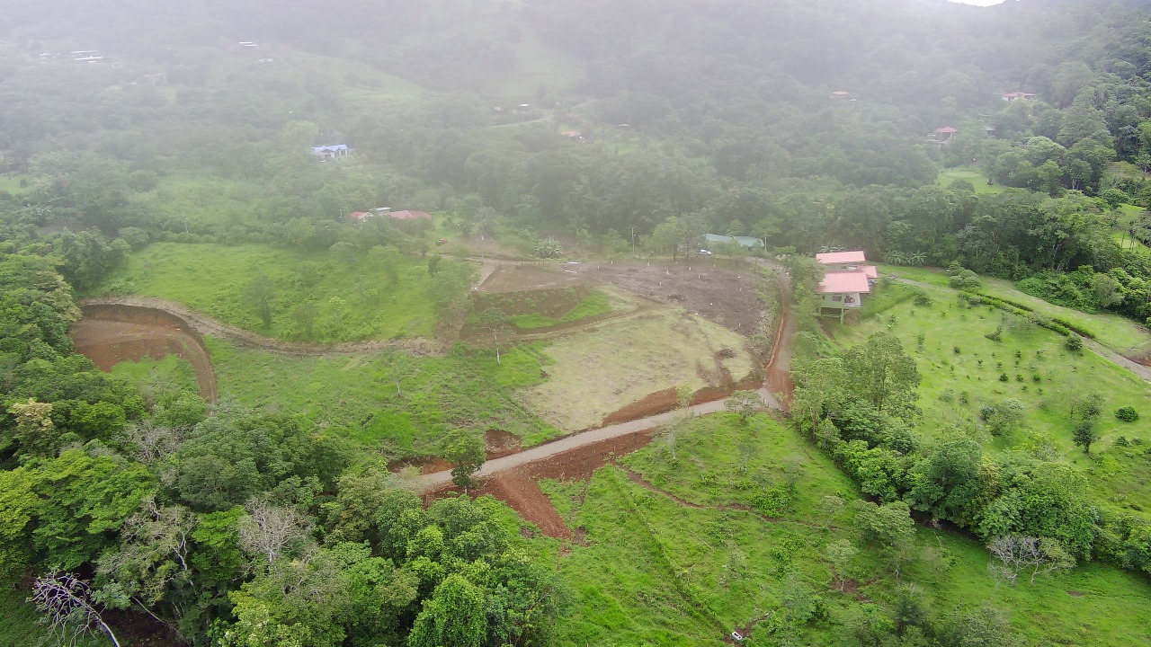 Beautiful 5502 m2 (1.35 Acre) Lolt with Amazing Lake Arenal Views in El Aguacate photo 6