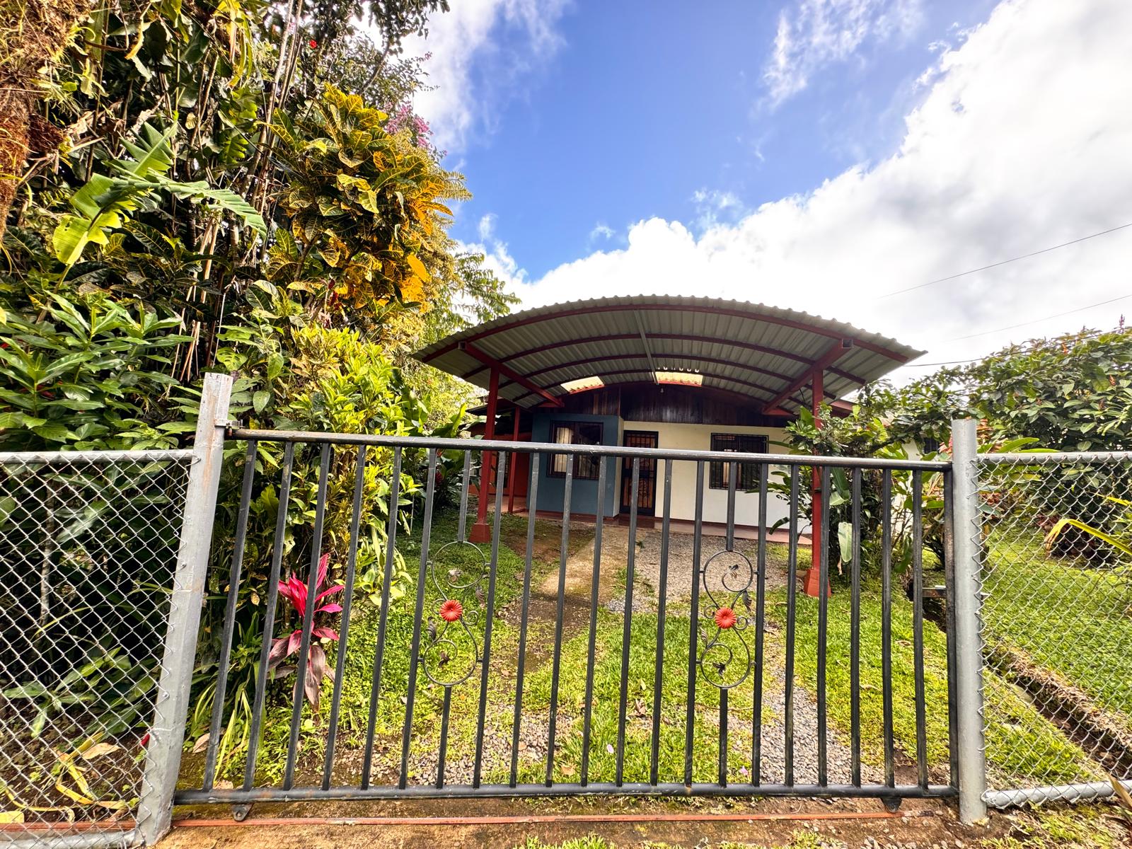 Charming 3 Bedroom 2 Bathroom Home in Nuevo Arenal photo 24