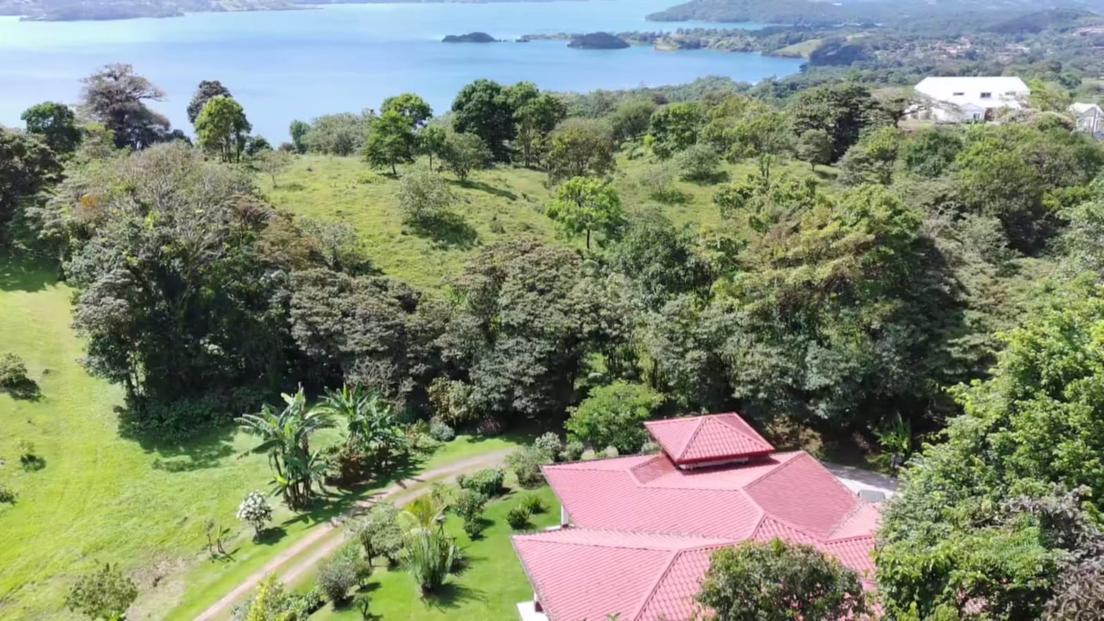 Beautiful Furnished Home 2BD 2.5 BA w/ Lake View in Nuevo Arenal photo 30