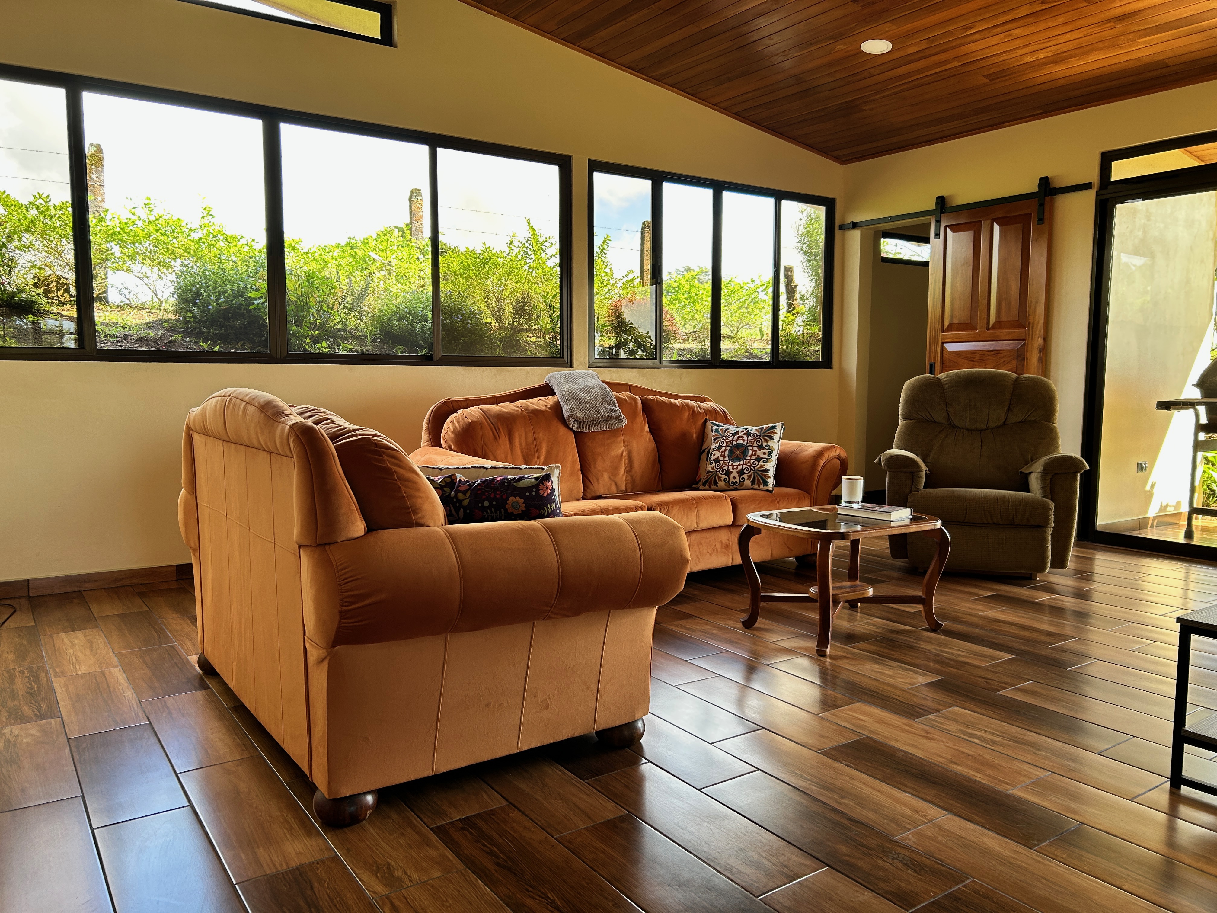 Charming 3-Bedroom Home with Guest House & Stunning Lake Arenal Views  photo 8