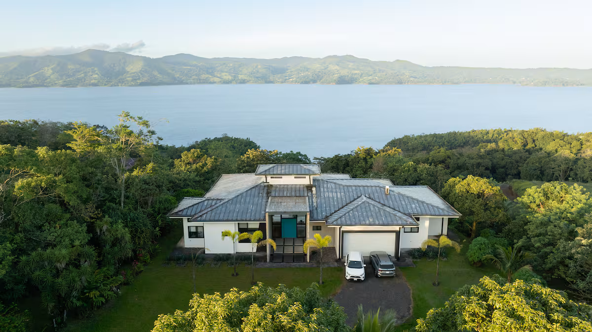 Luxury Home with 4 Bedrooms and Breathtaking Lake & Mountain Views photo 27