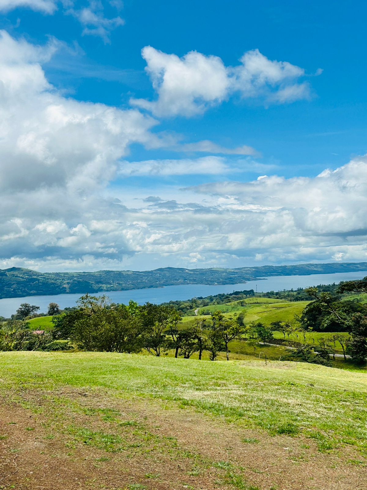 Furnished Loft Home with Jacuzzi and Panoramic Lake & Volcano Views photo 24