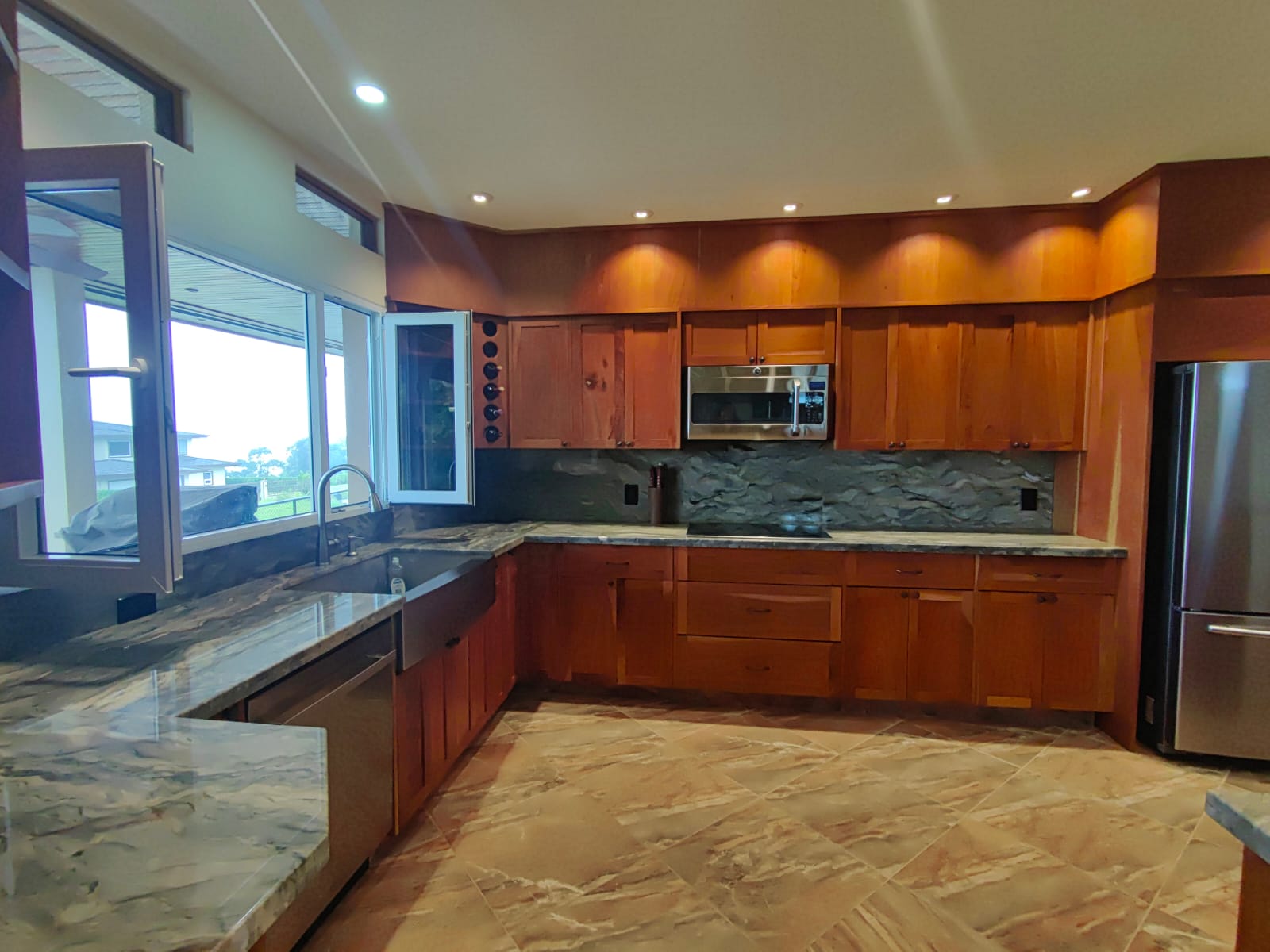 Luxury, Lake & Volcano View, 2BD/3BA Home in Gated Commuinty+1BD/1BA Apt photo 6