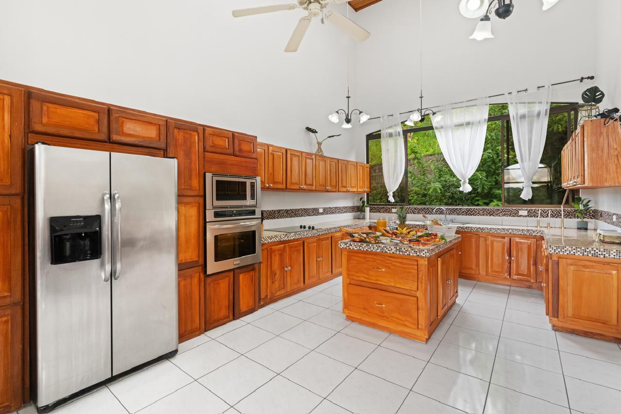 Luxury 19-Bedroom Property with Pools, Gardens & Stunning Ocean Views  photo 11