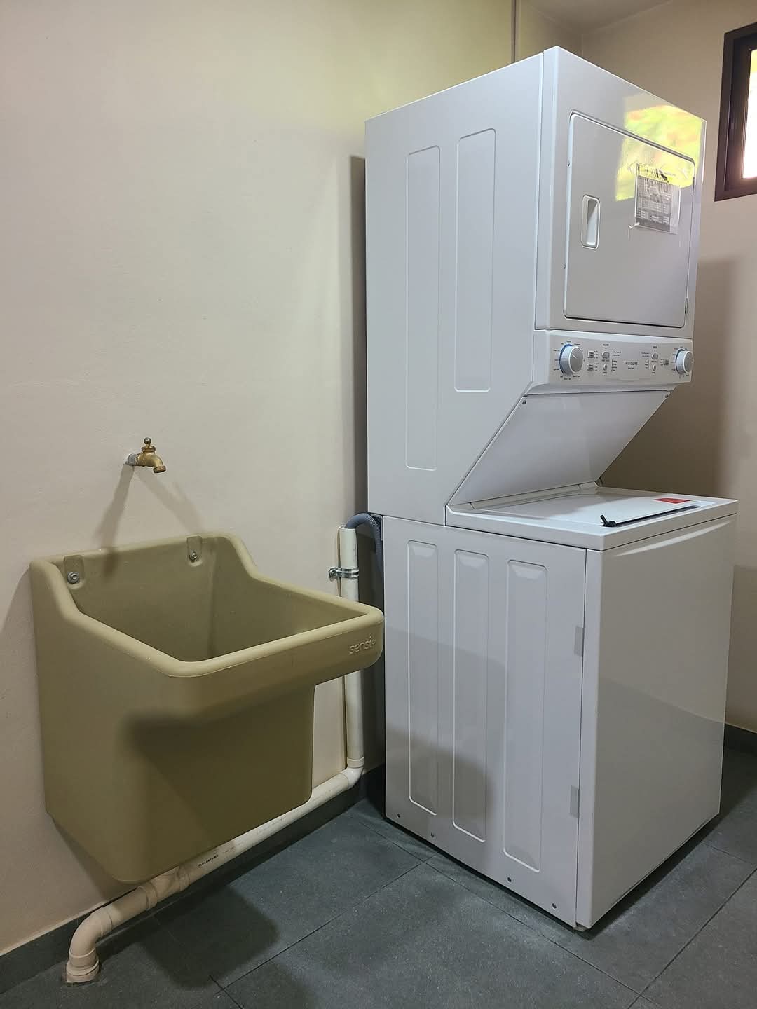 Charming Home 2BD 1BA in a Quiet Neighborhood Near Lake Arenal Park  photo 16