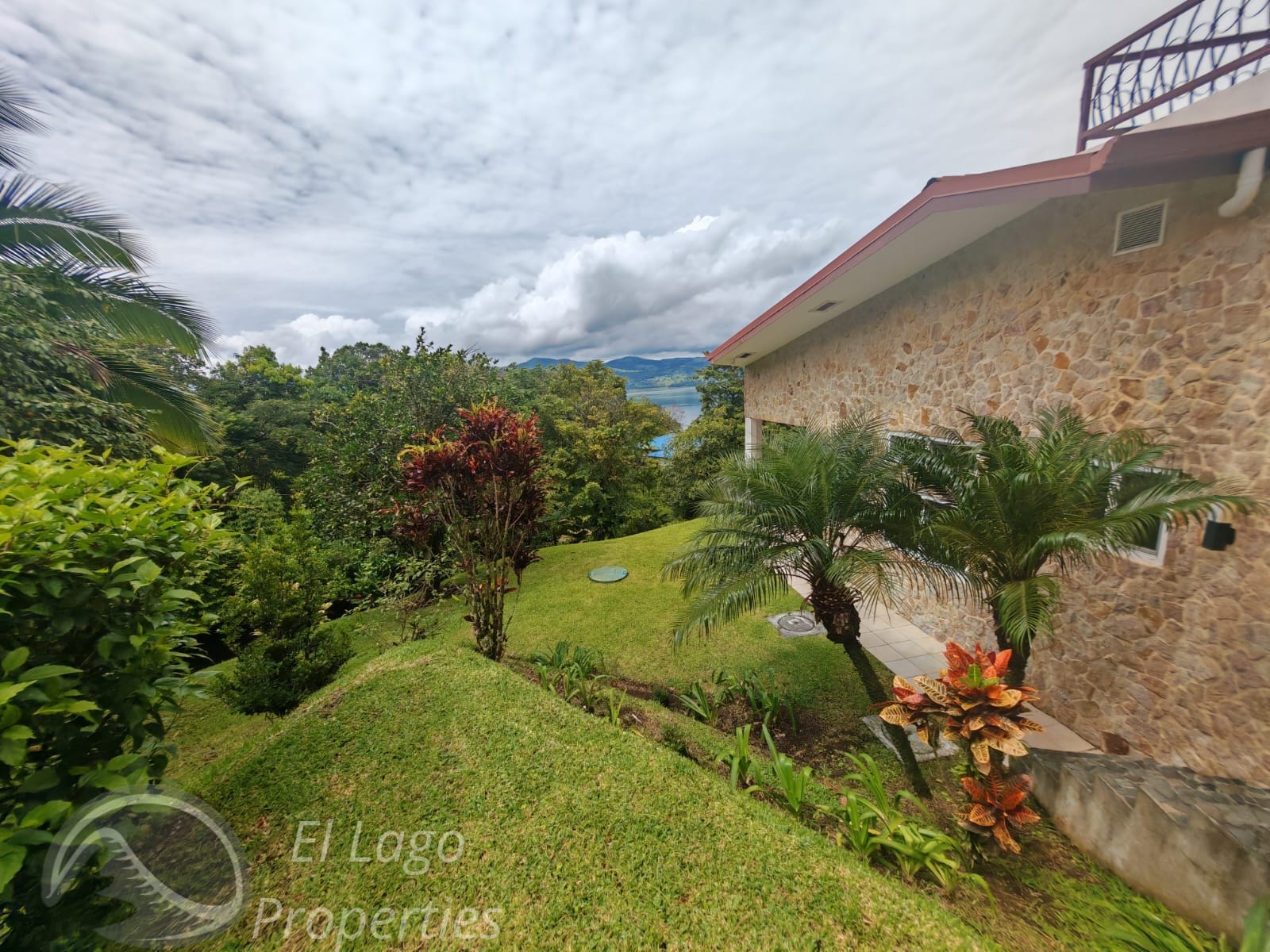 Luxurious Home 4 BD 4 BA With Amazing Lake Views In Nuevo Arenal  photo 40