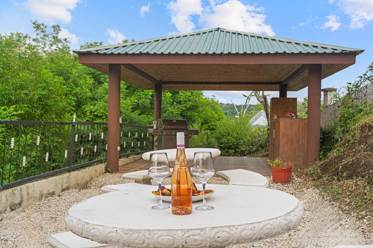 Luxury 19-Bedroom Property with Pools, Gardens & Stunning Ocean Views  photo 59