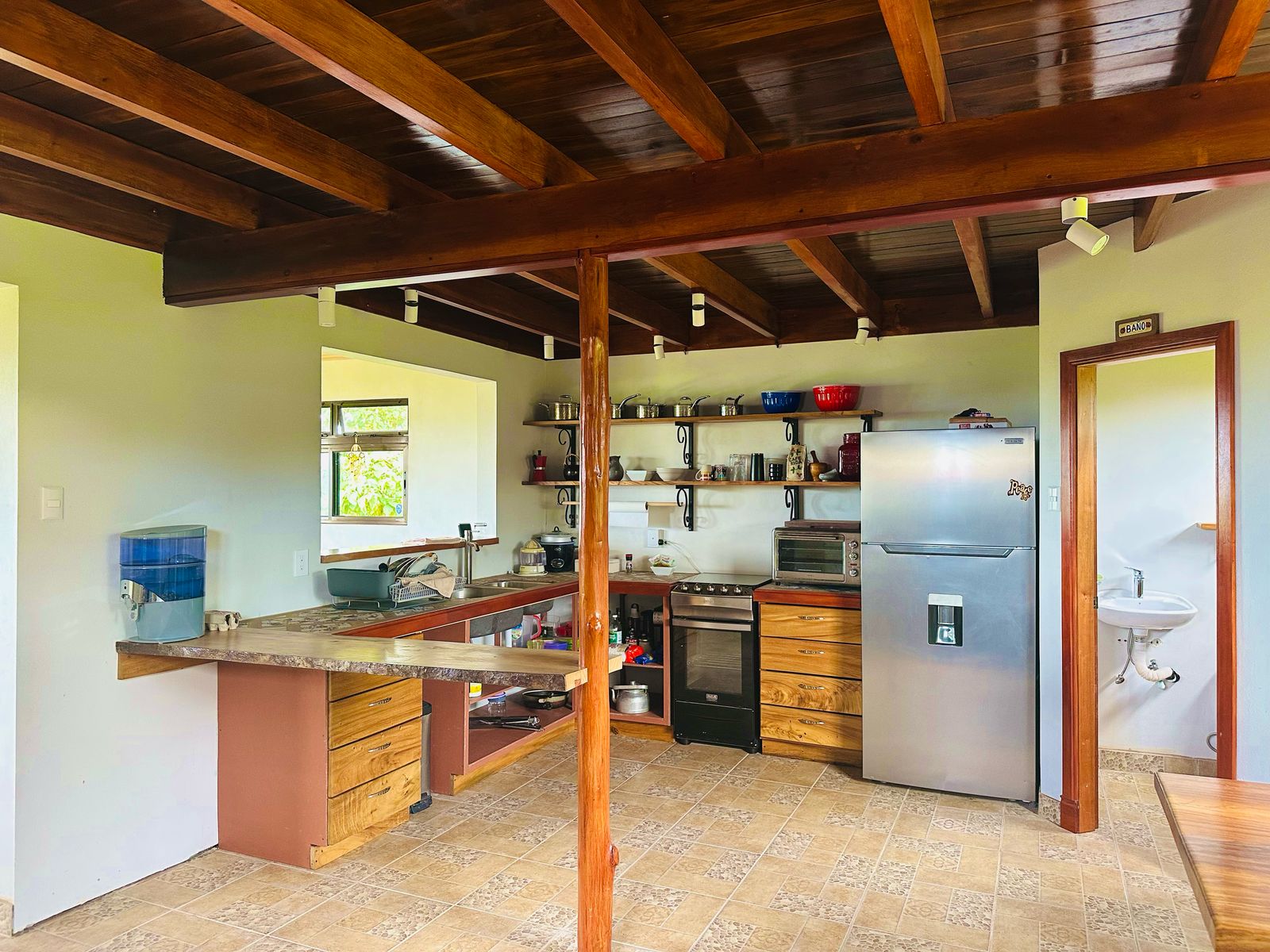 Newly 1 Bedroom 2 Bathroom Home with Lake and Volcano View  photo 9