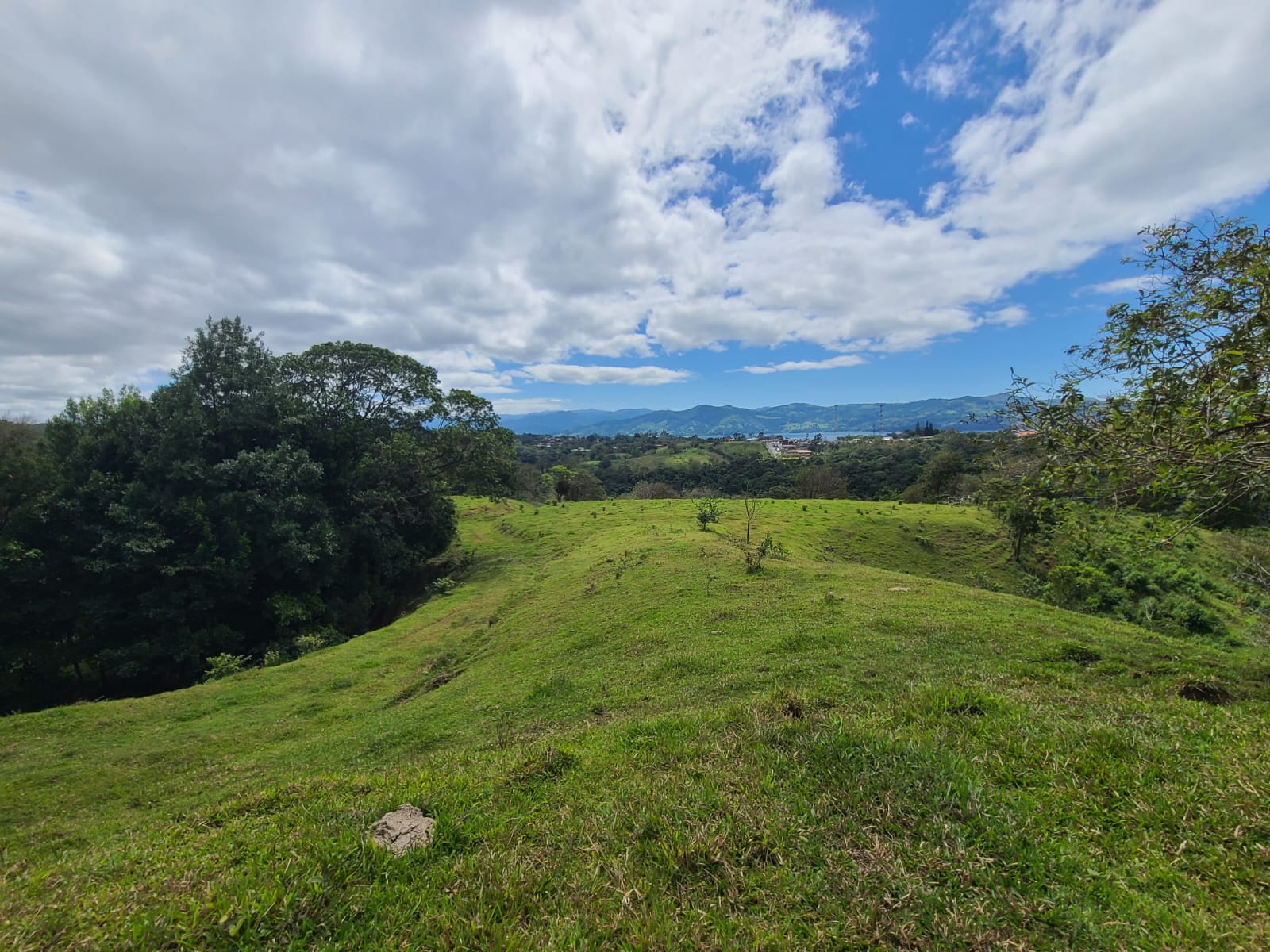 35,000 Sqm Property with Spectacular Lake Arenal View and Ravine photo 10