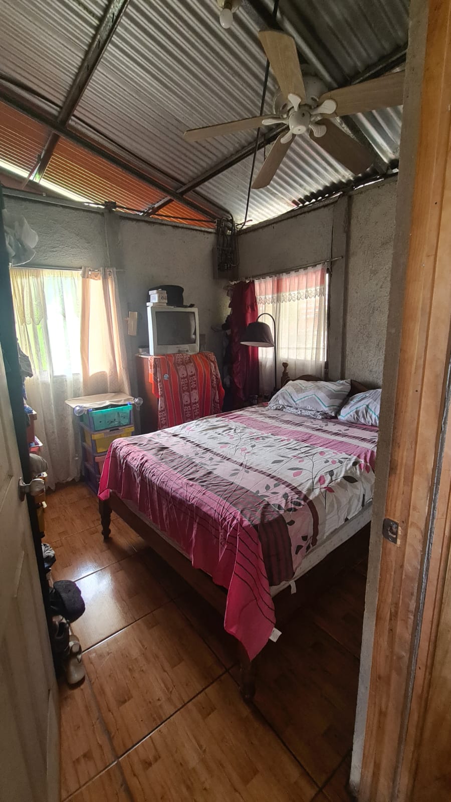 Modest, 4 Bedroom 2 Bathroom house Lake View in Nuevo Arenal photo 14