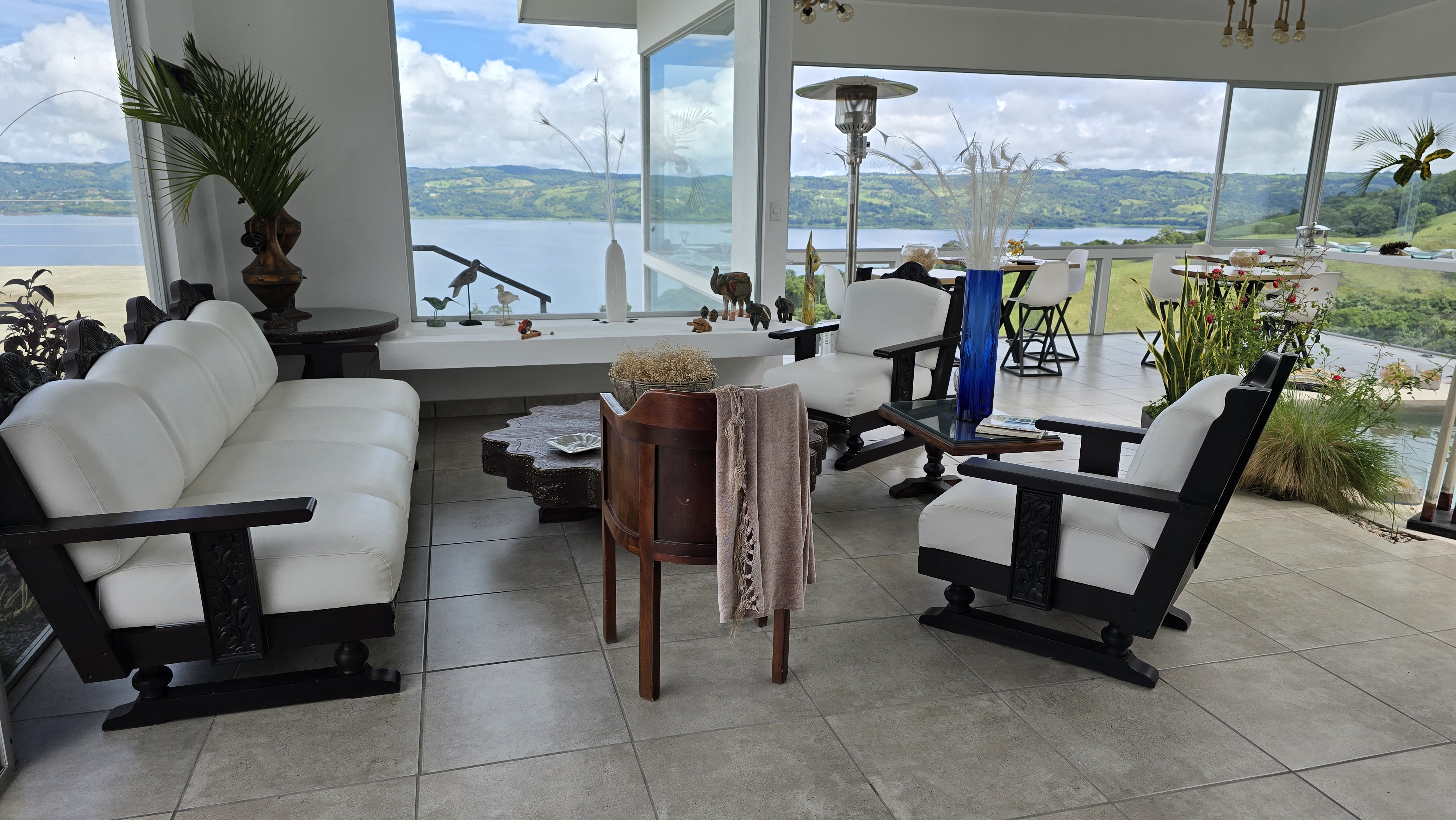 Luxurious Residential Complex with Income Potential in Tronadora photo 9