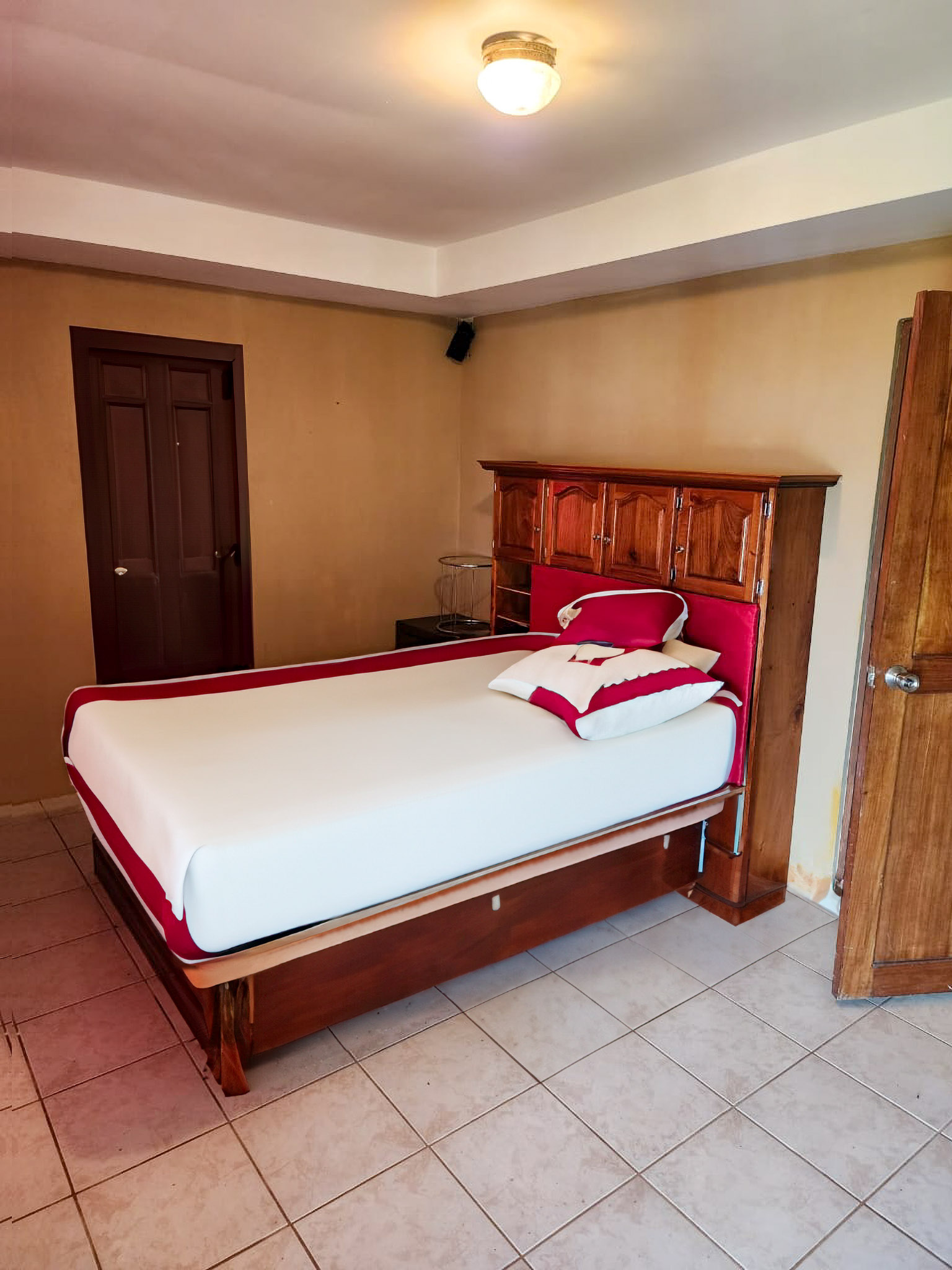 Lake view Residence 6 BD/5BA with Commercial Opportunity photo 11