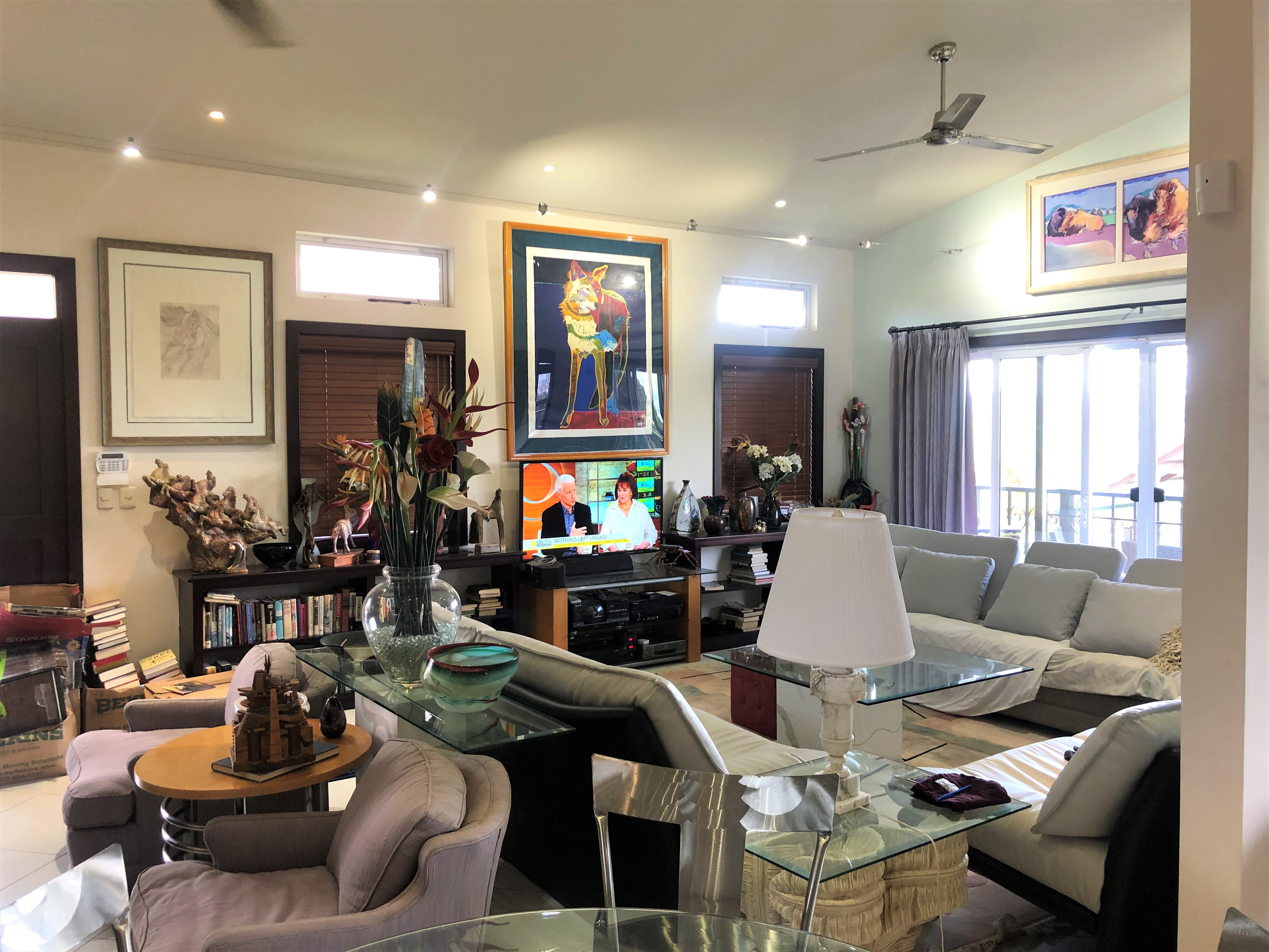 Stunning 374 m² 3BD 3BA Home with Expansive Lake and Volcano Views photo 8