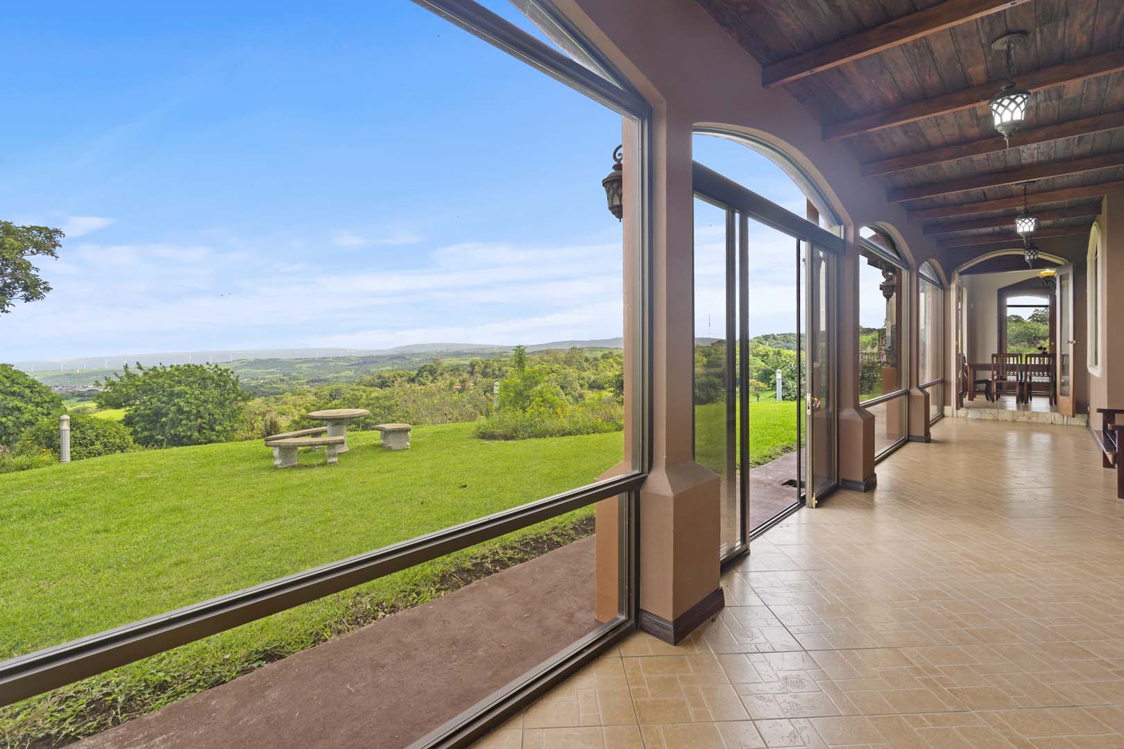 Luxury Home w/ Stunning Mountain Views on a 10,000 m² Estate photo 36