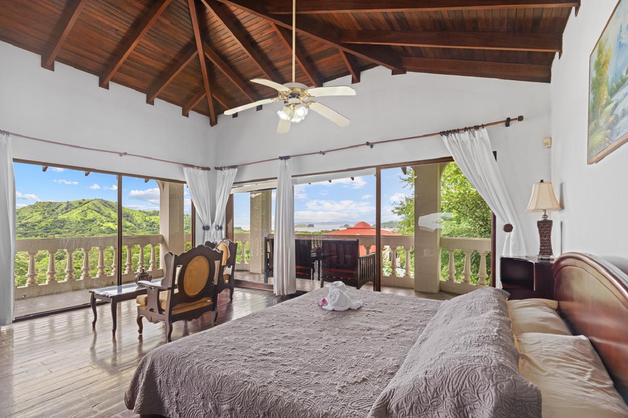 Luxury 19-Bedroom Property with Pools, Gardens & Stunning Ocean Views  photo 20