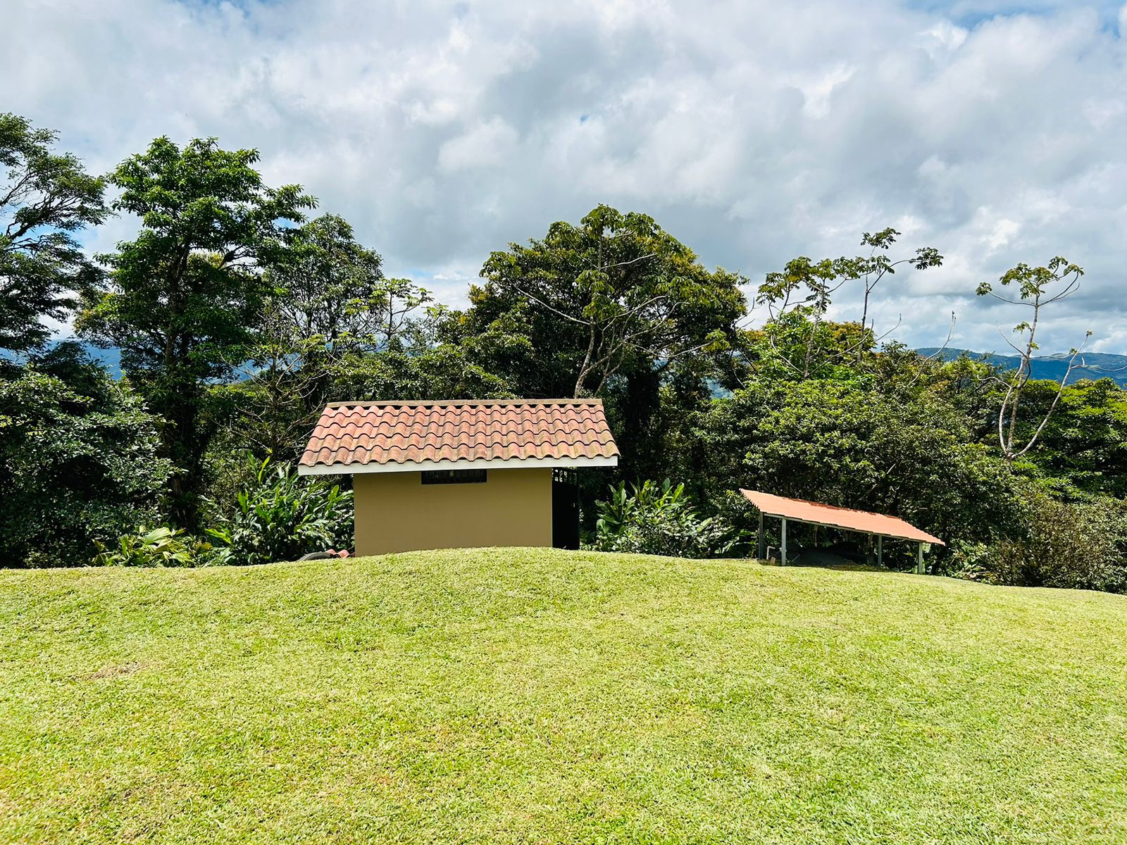 Furnished Loft Home with Jacuzzi and Panoramic Lake & Volcano Views photo 21